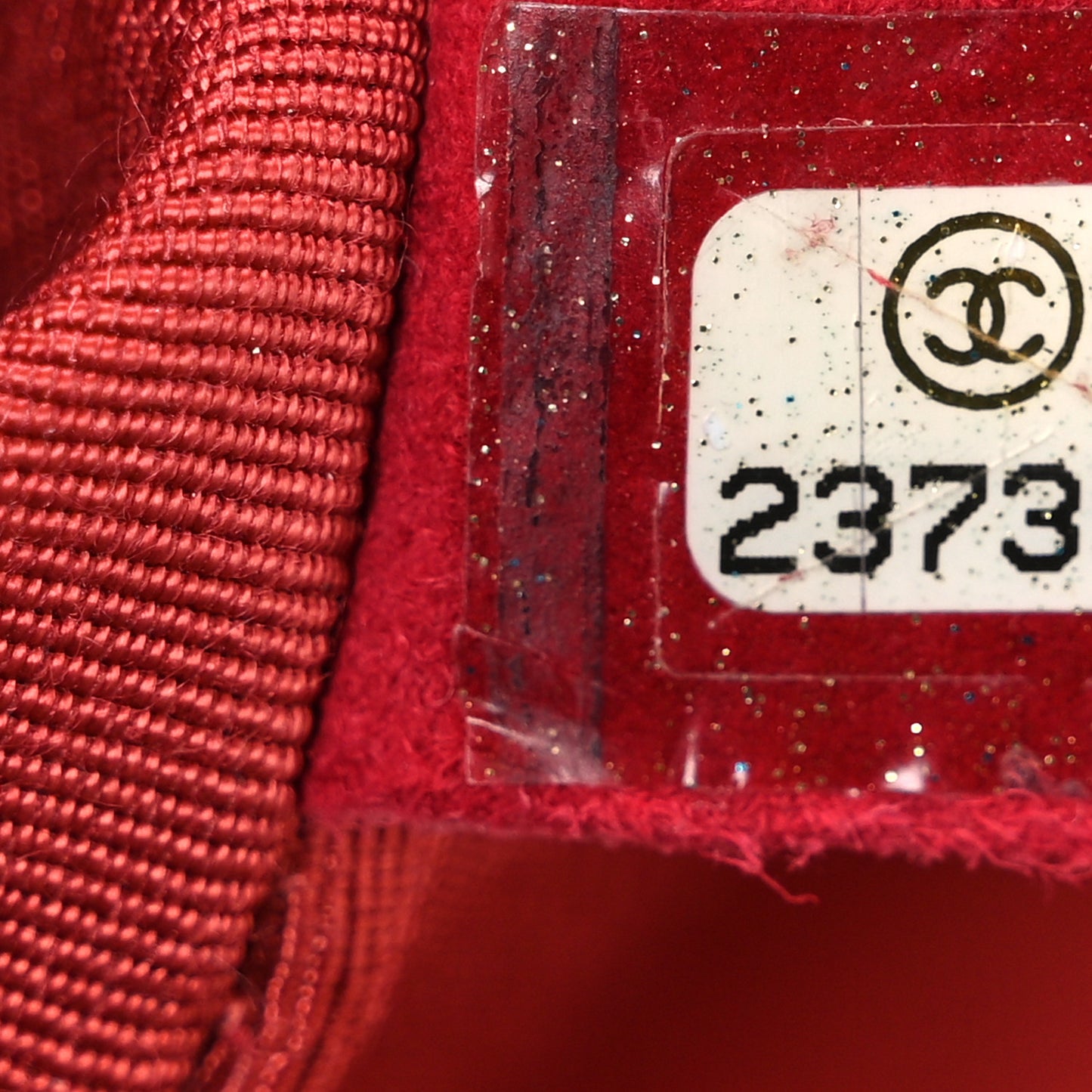 Caviar Quilted Medium Boy Flap Red