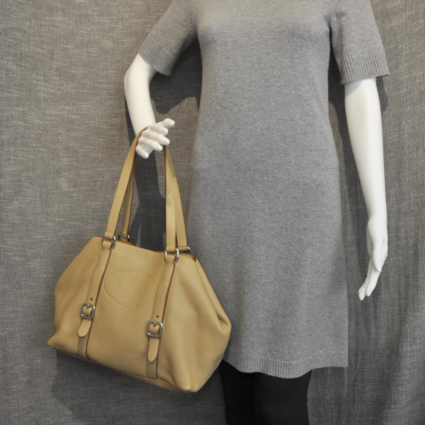 Vitello Daino Logo Shoulder Bag