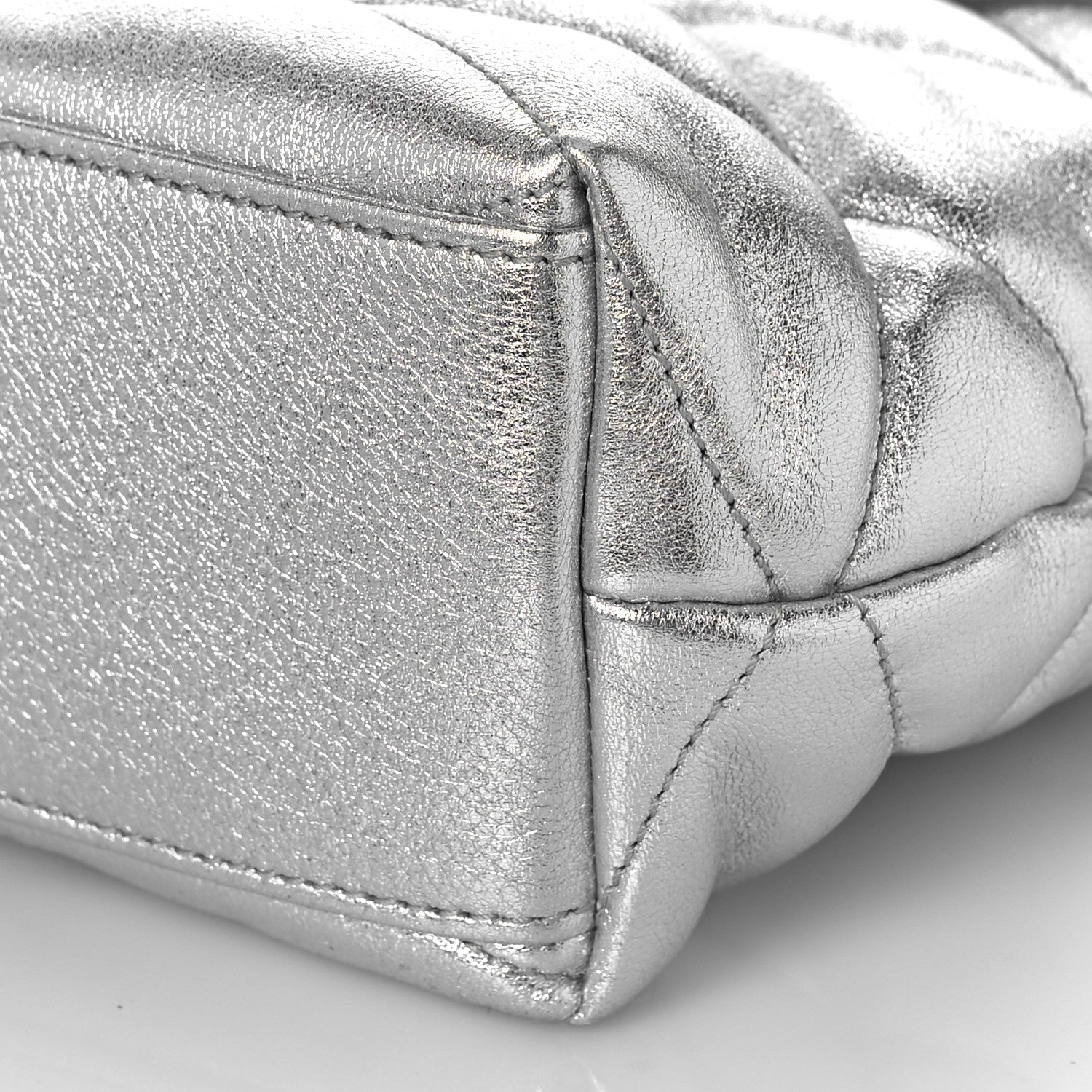 Saint Laurent Metallic Lambskin Quilted Sade Puffer Envelope Clutch Argento 9 of 11
