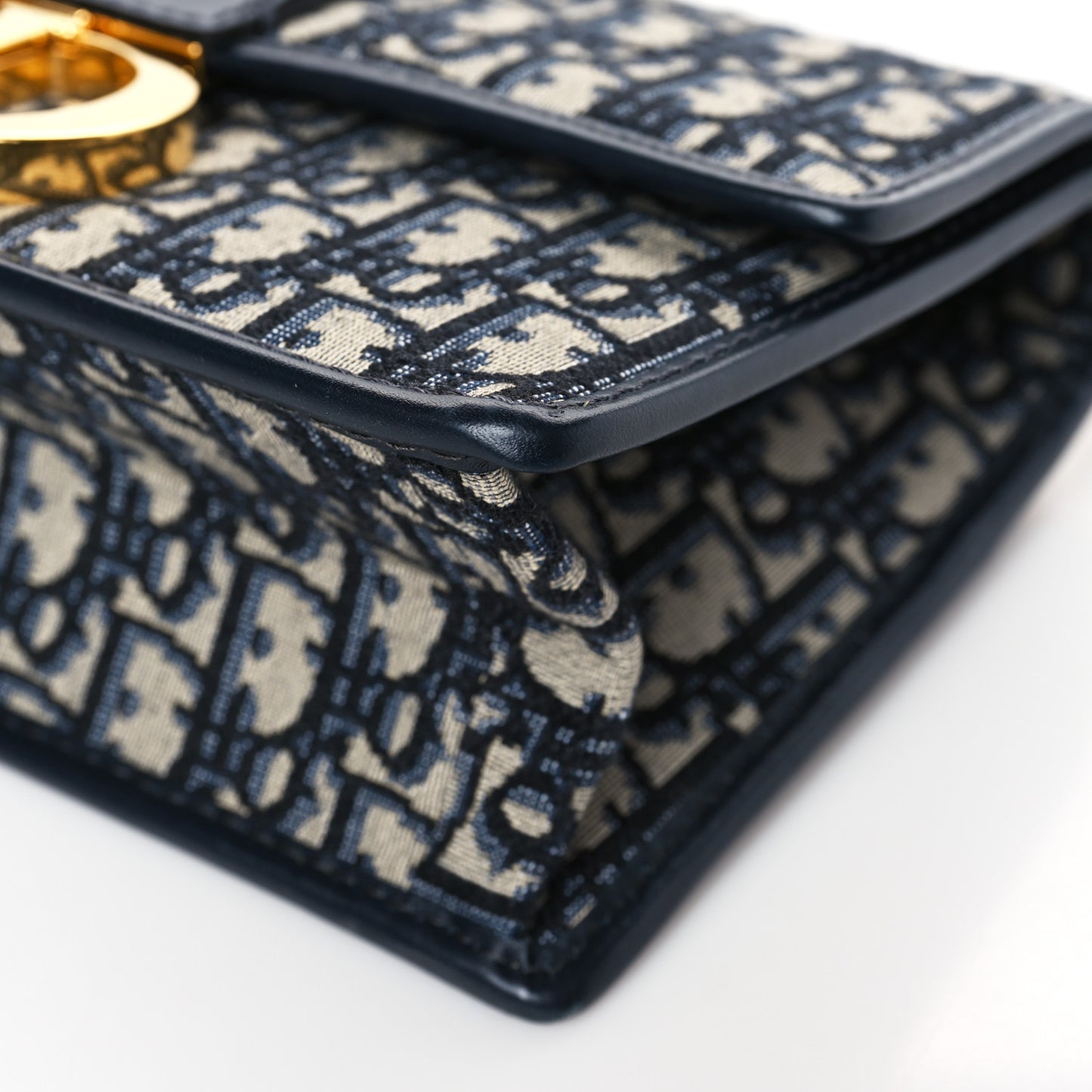 Oblique 30 Montaigne Chain Flap Bag Blue
