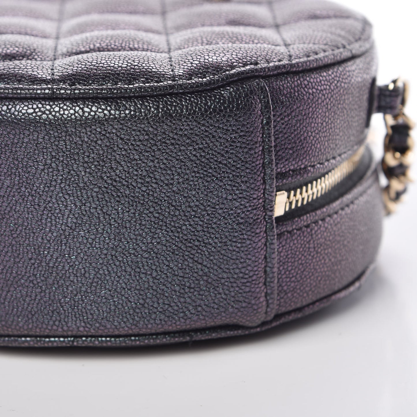 Iridescent Caviar Quilted Round Clutch With Chain Black