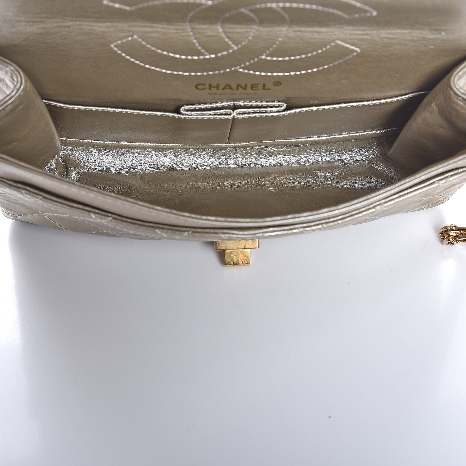 Chanel Metallic Aged Calfskin 2.55 Reissue 225 Flap Light Gold 5 of 7