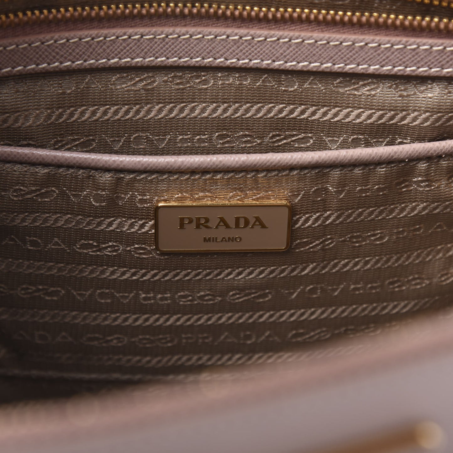 Saffiano Medium Galleria Double Zip Tote Cammeo