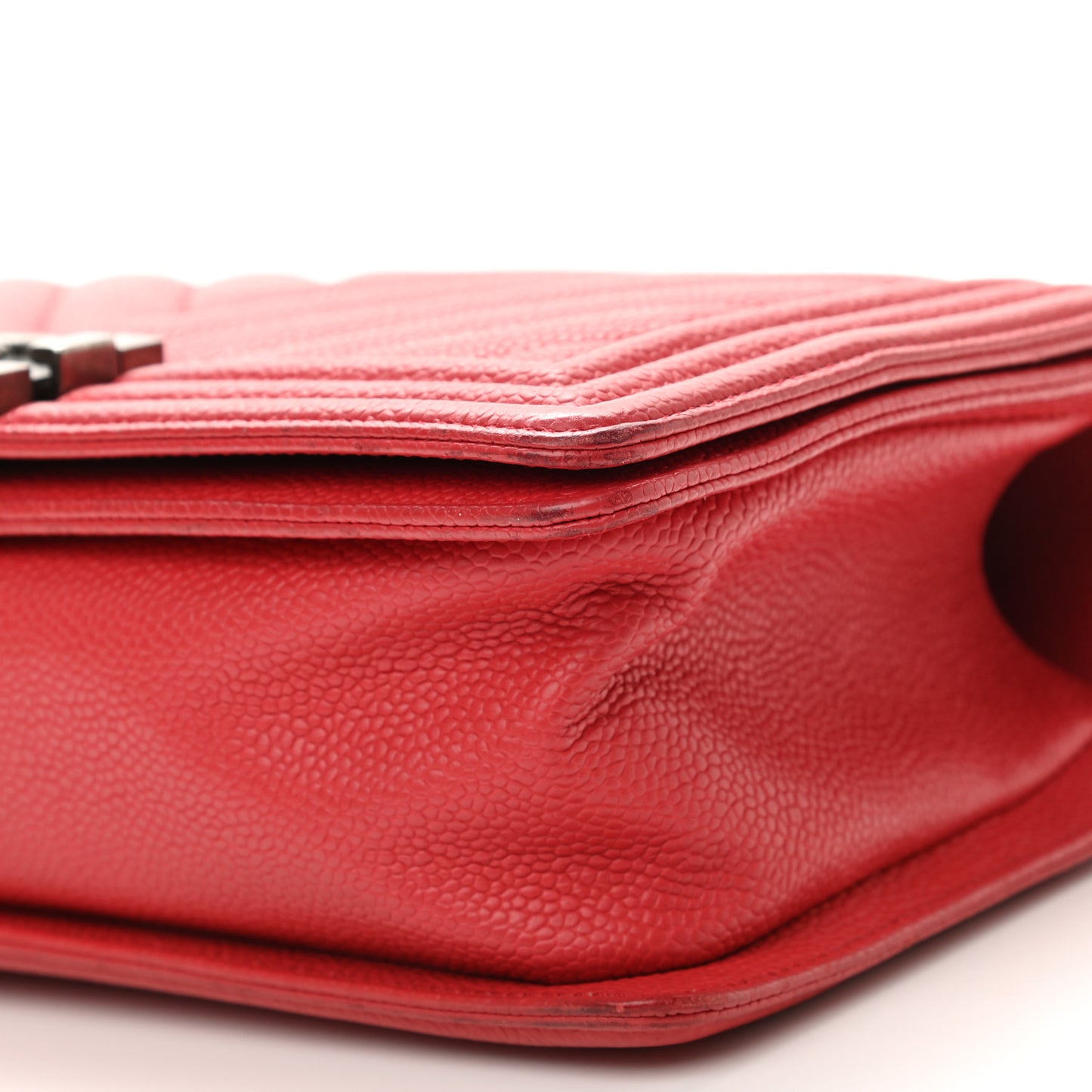Caviar Chevron Quilted Medium Boy Flap Red