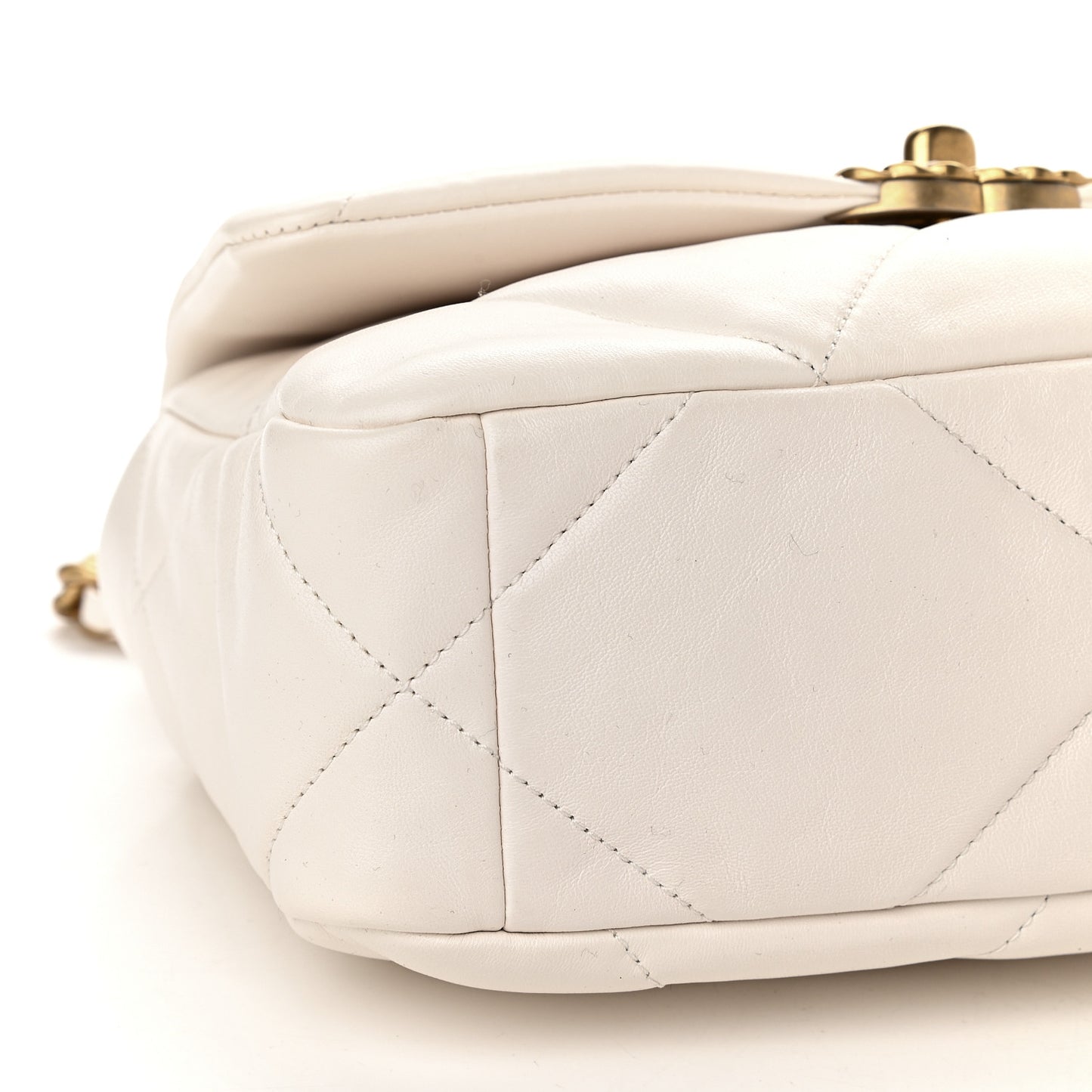 Lambskin Quilted Medium Chanel 19 Flap White