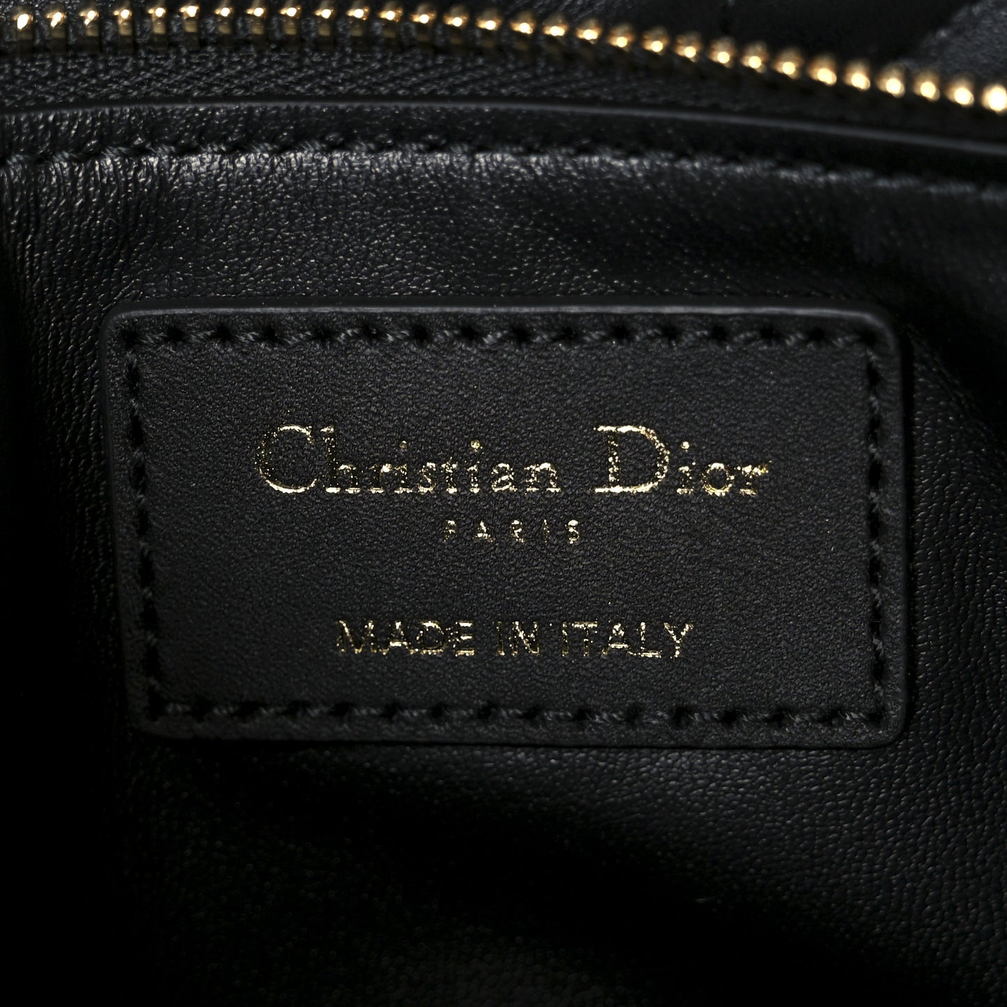 Calfskin Macrocannage Medium Toujours Black