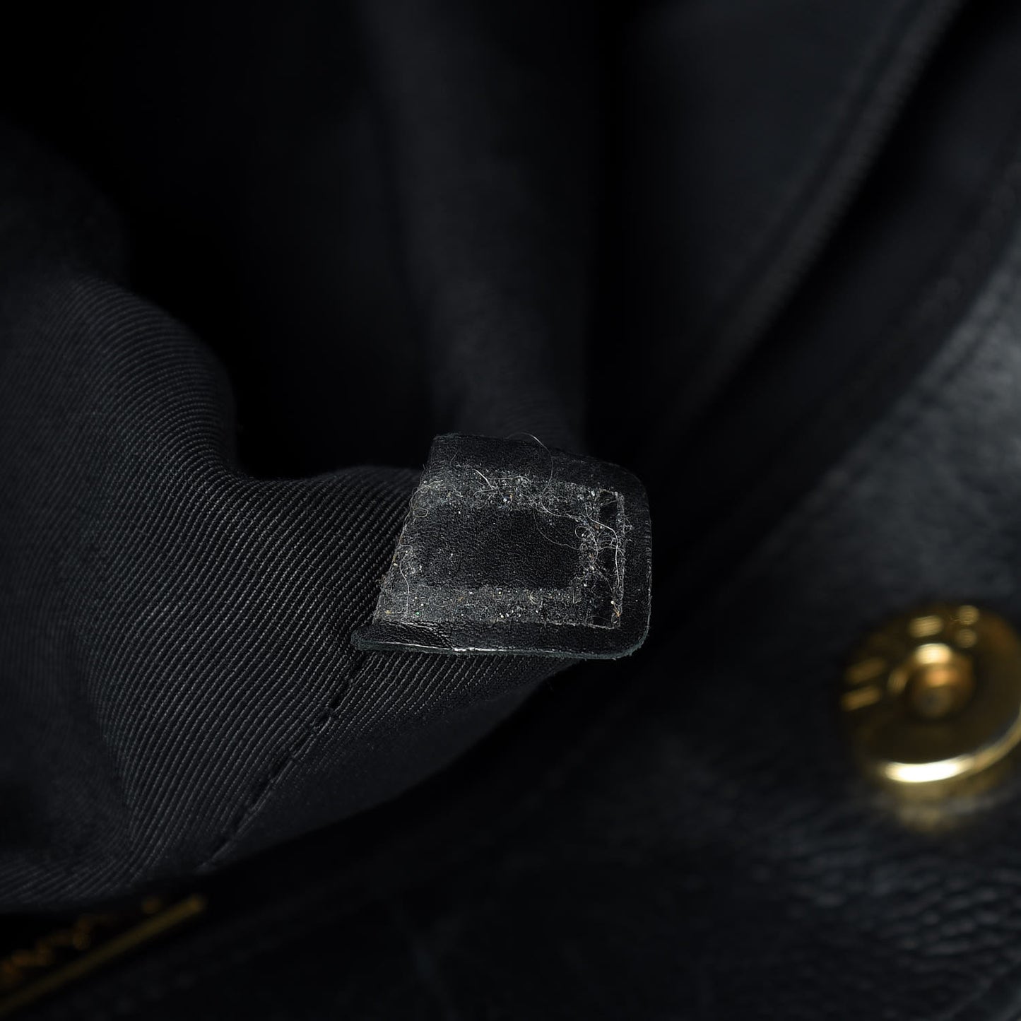 Calfskin Tall Cerf Tote Black