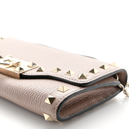 Valentino Garavani Pebbled Calfskin Rockstud Flip Lock Wallet On Chain Poudre 10 of 10