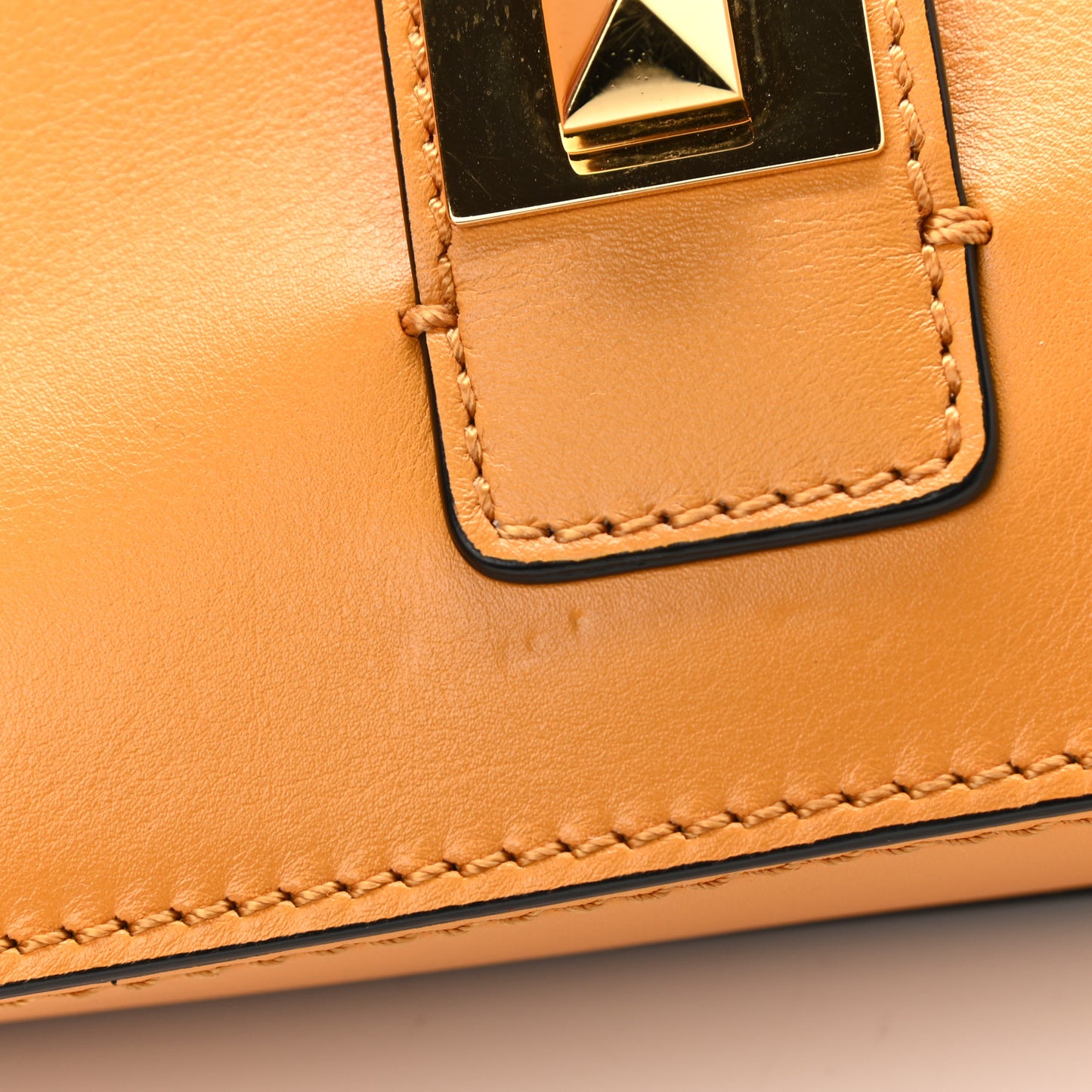 Vitello B-Rockstud Flap Mandarin Sorbet