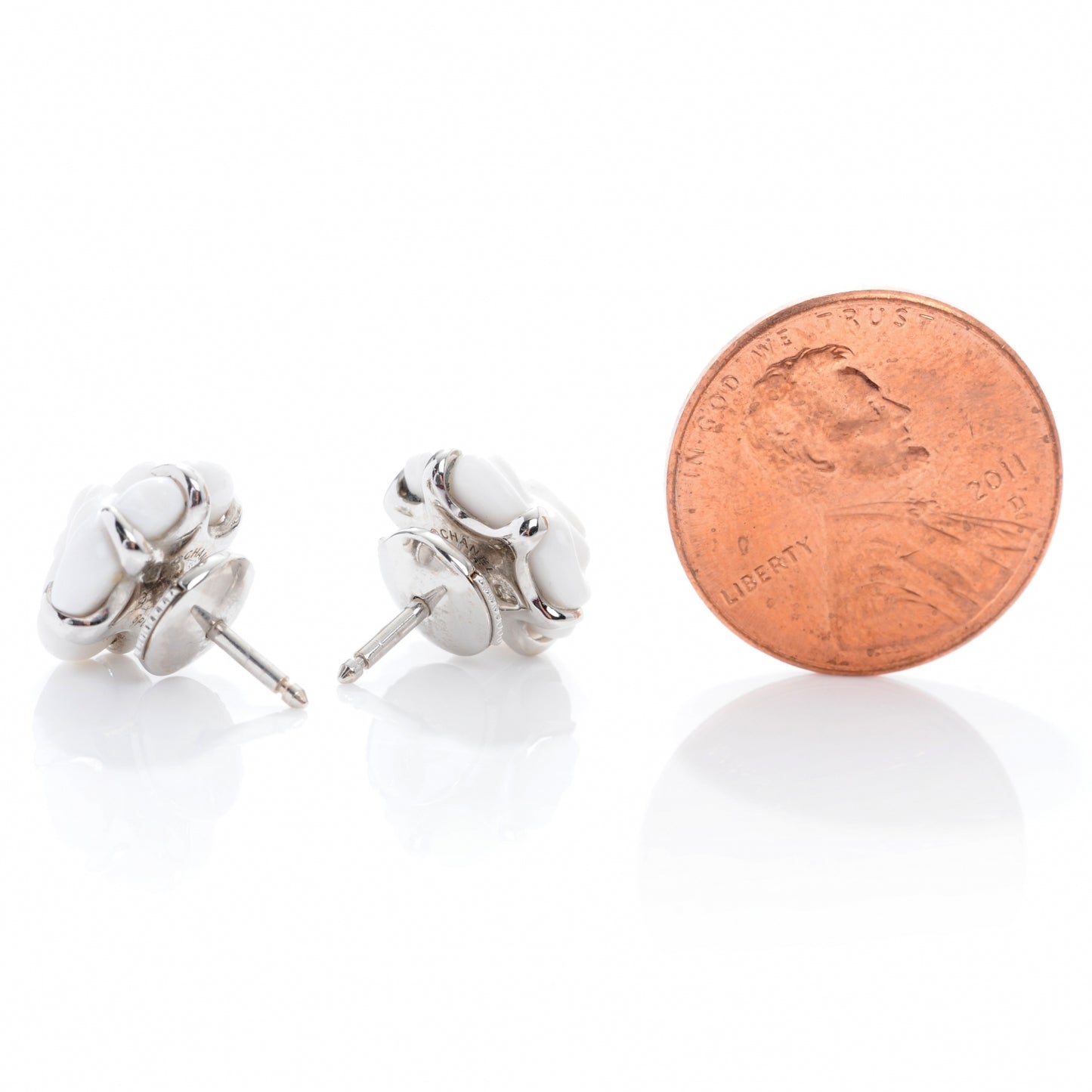 18k White Gold Agate Camellia Earrings