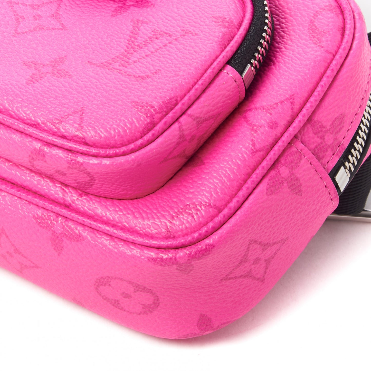 Taigarama Outdoor Pouch Fuchsia