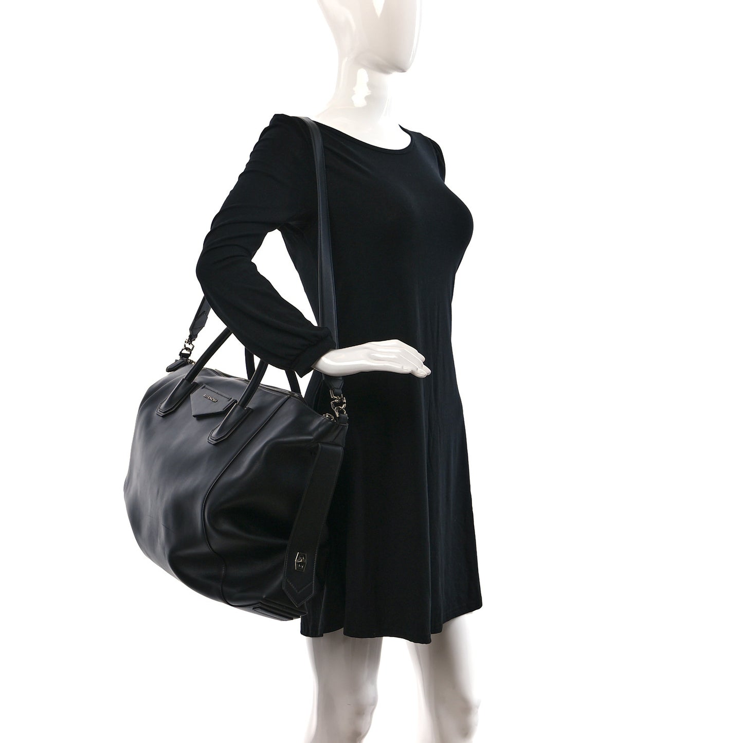 Smooth Calfskin Large Soft Antigona Black