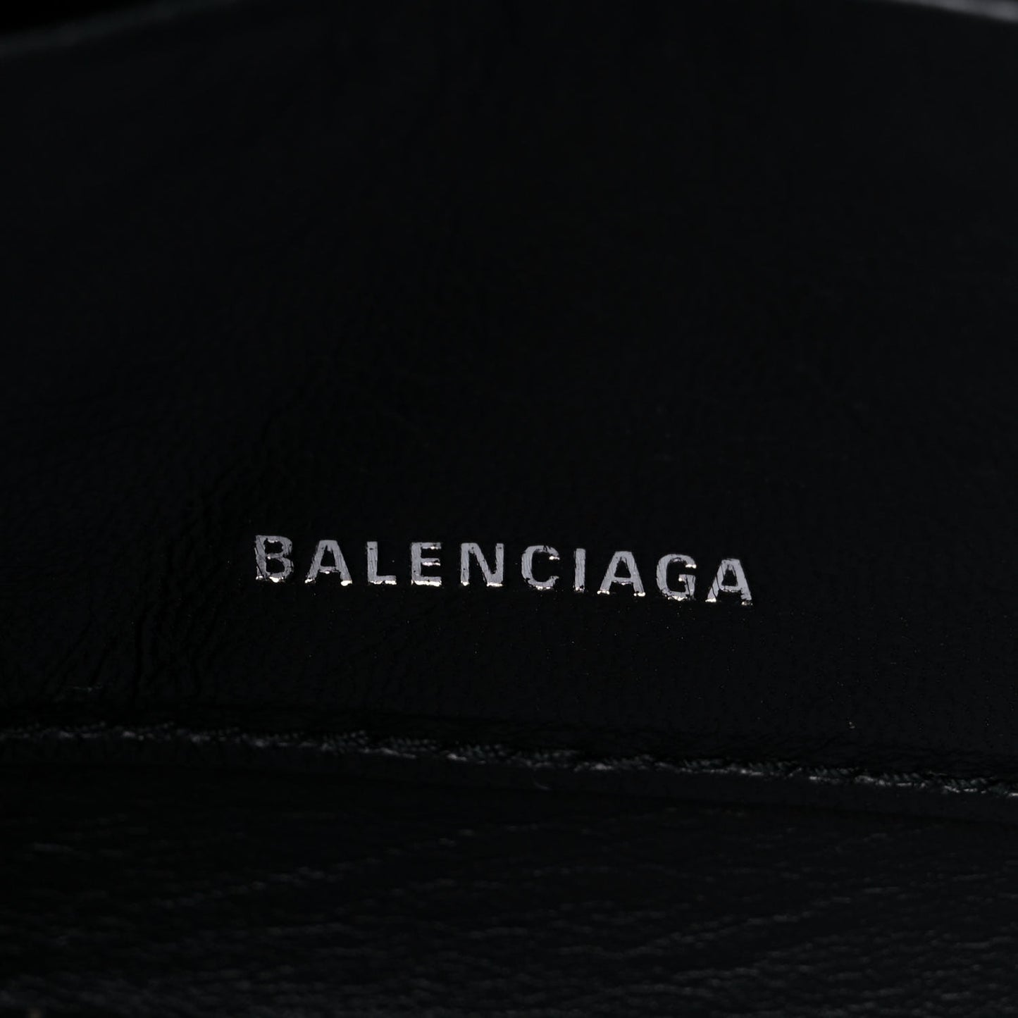 Shiny Day Calfskin Logo M Triangle Pouch Jaune Black