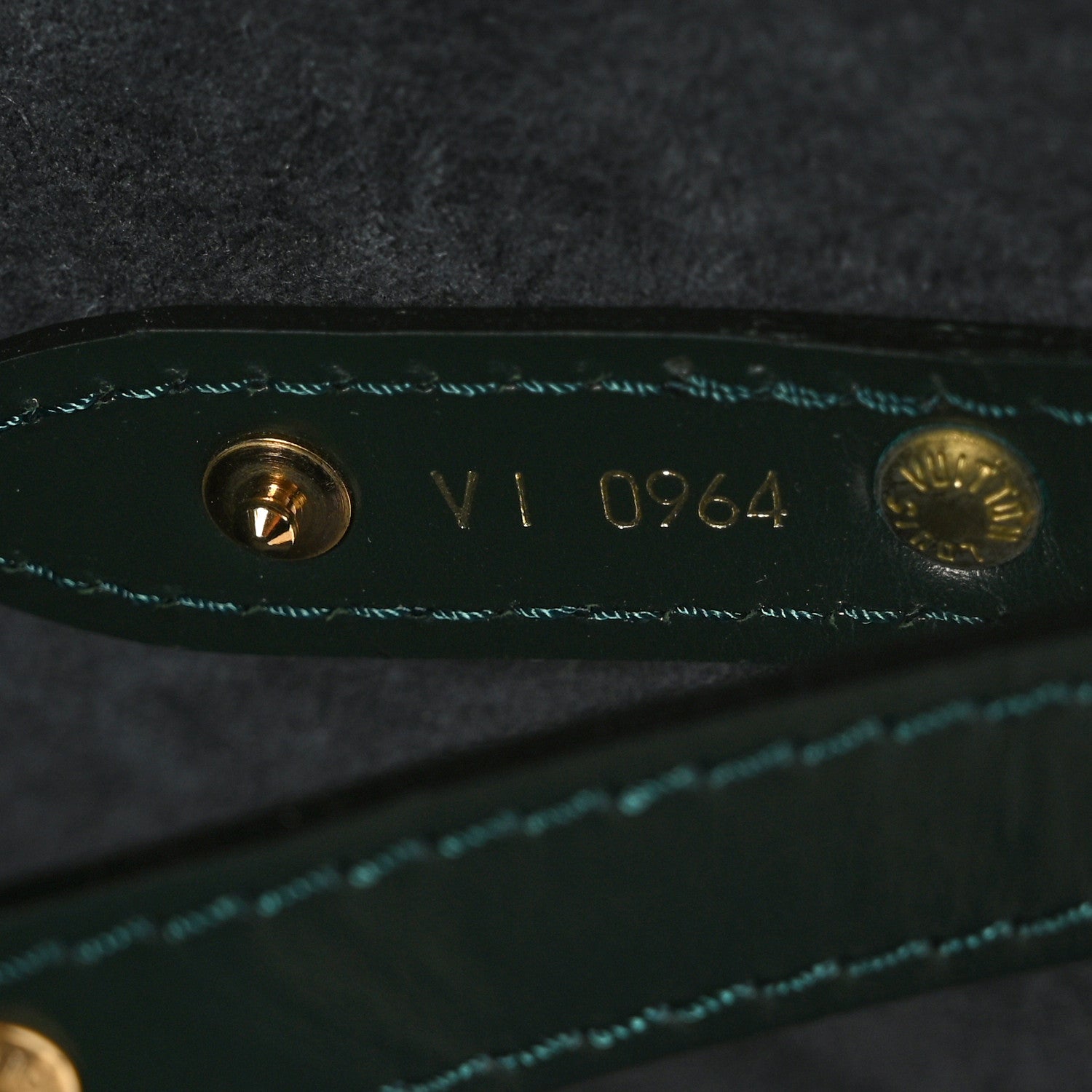 Louis Vuitton Taiga Helanga 1 Poche Epicea 7 of 9