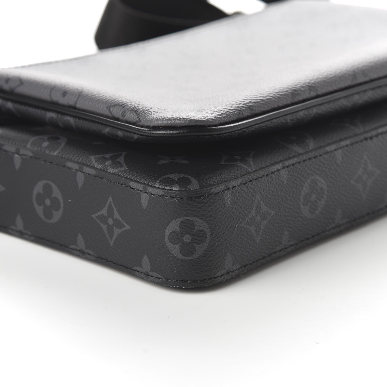 Louis Vuitton Reverse Monogram Eclipse Trio Messenger 6 of 10