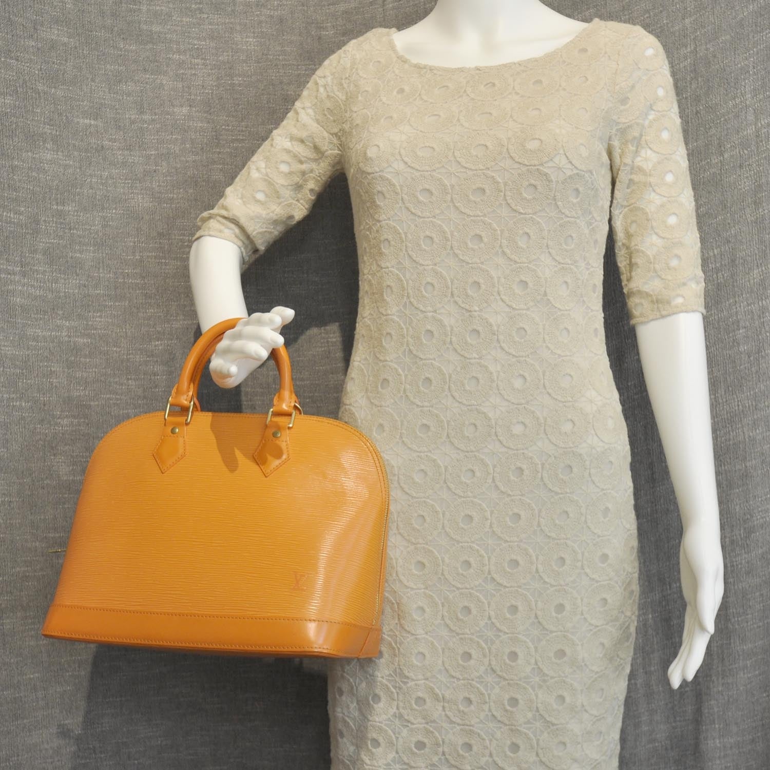 Louis Vuitton Epi Alma Mandarin 2 of 8