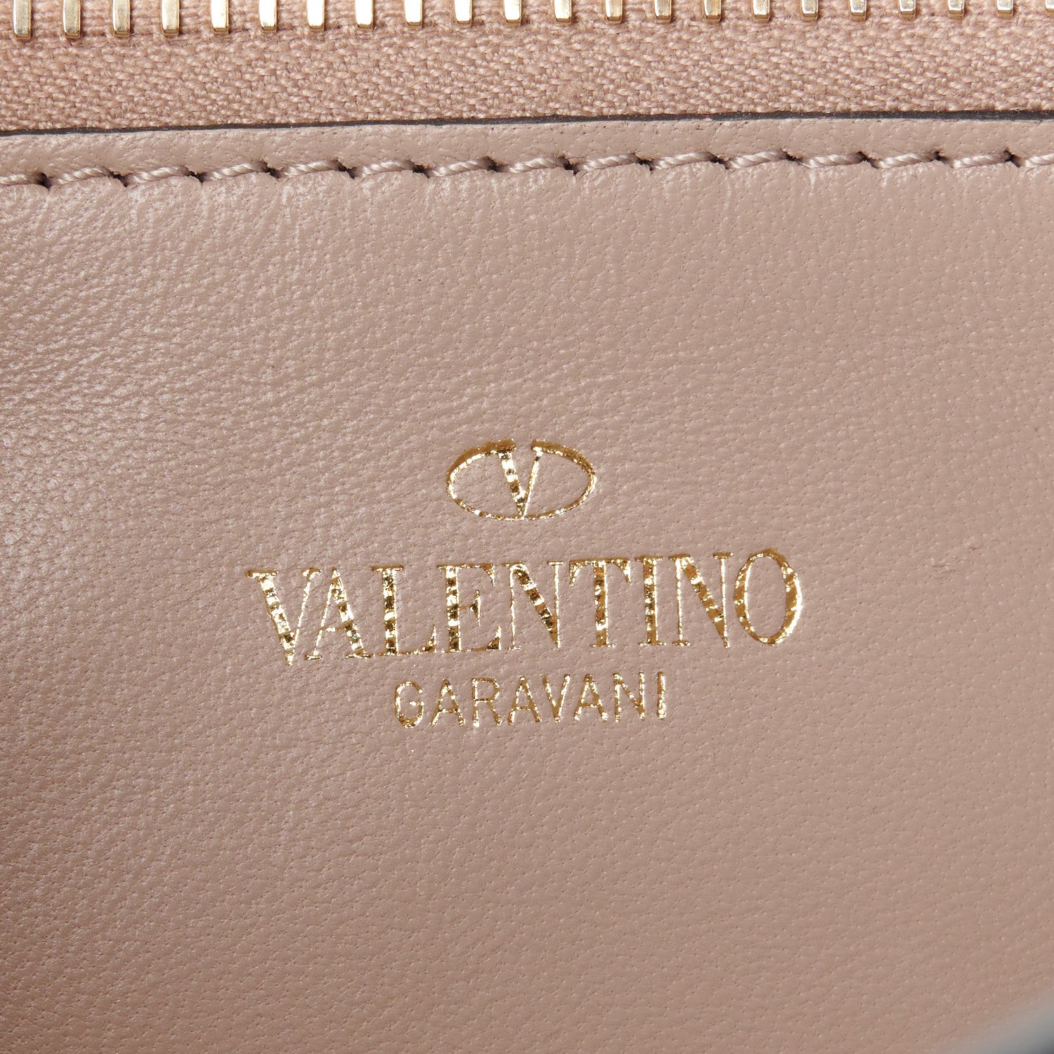 Valentino Garavani Metallic Pebbled Calfskin Rockstud Phone Case With Chain Sasso 6 of 12