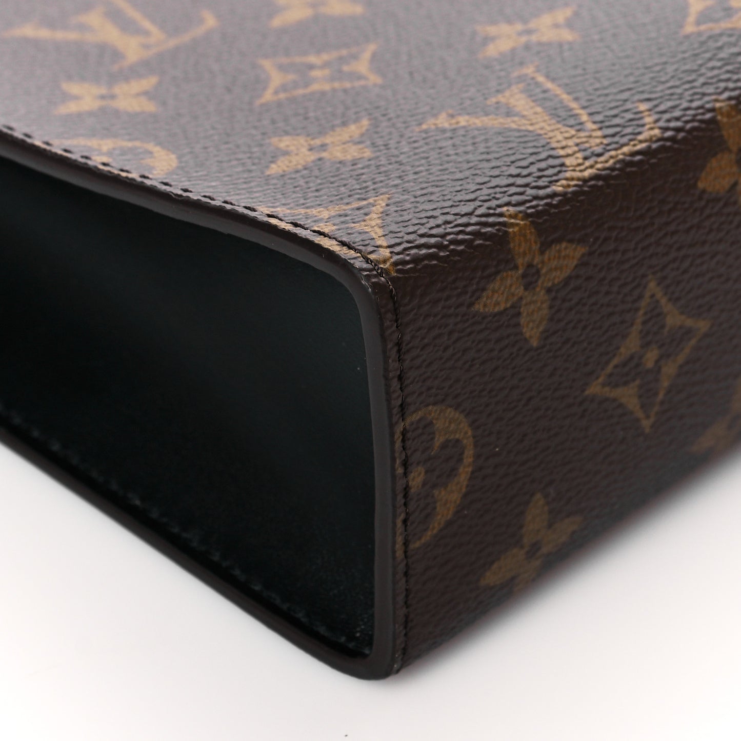 Monogram Poche Toilette NM