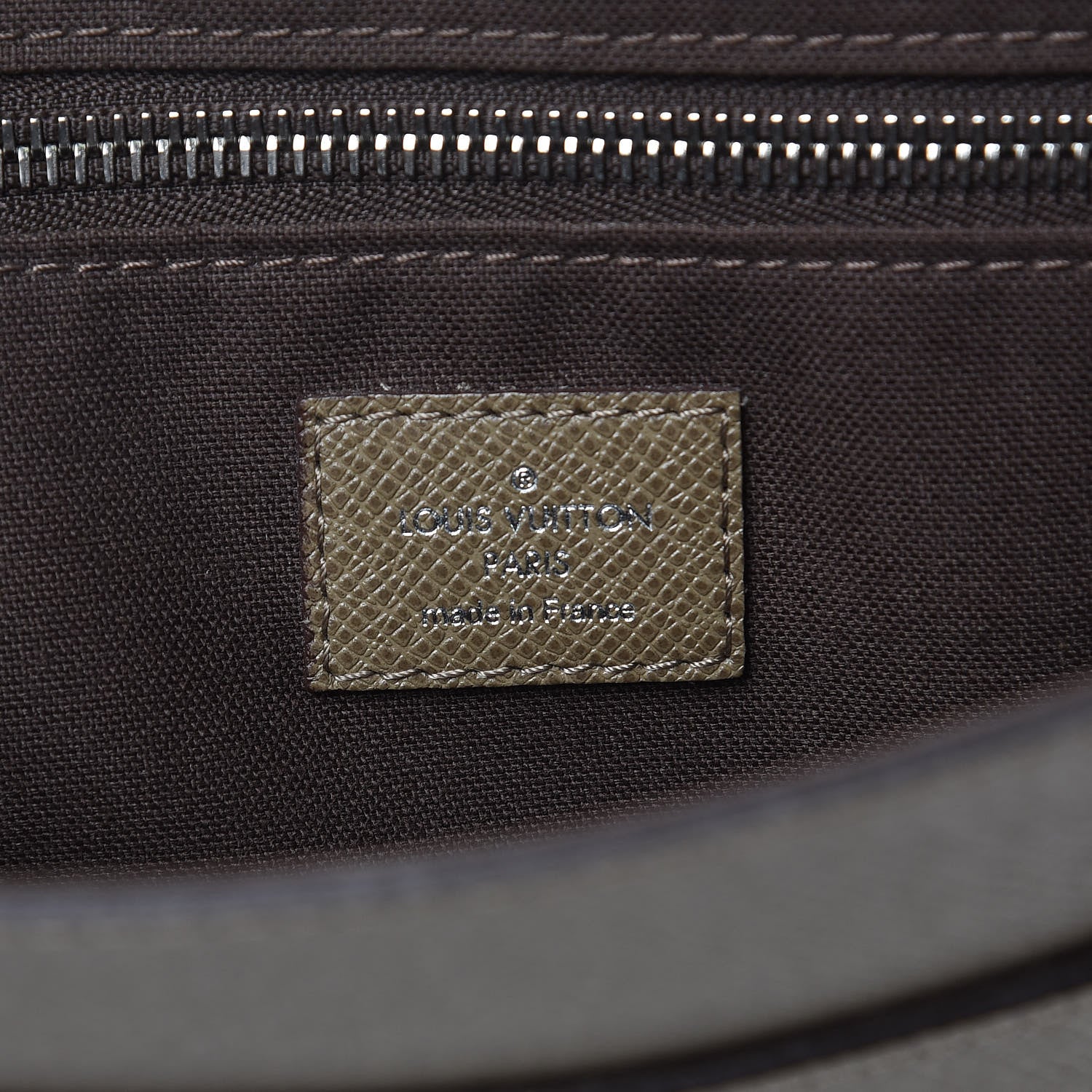 Louis Vuitton Taiga Roman PM Messenger Oural 6 of 12