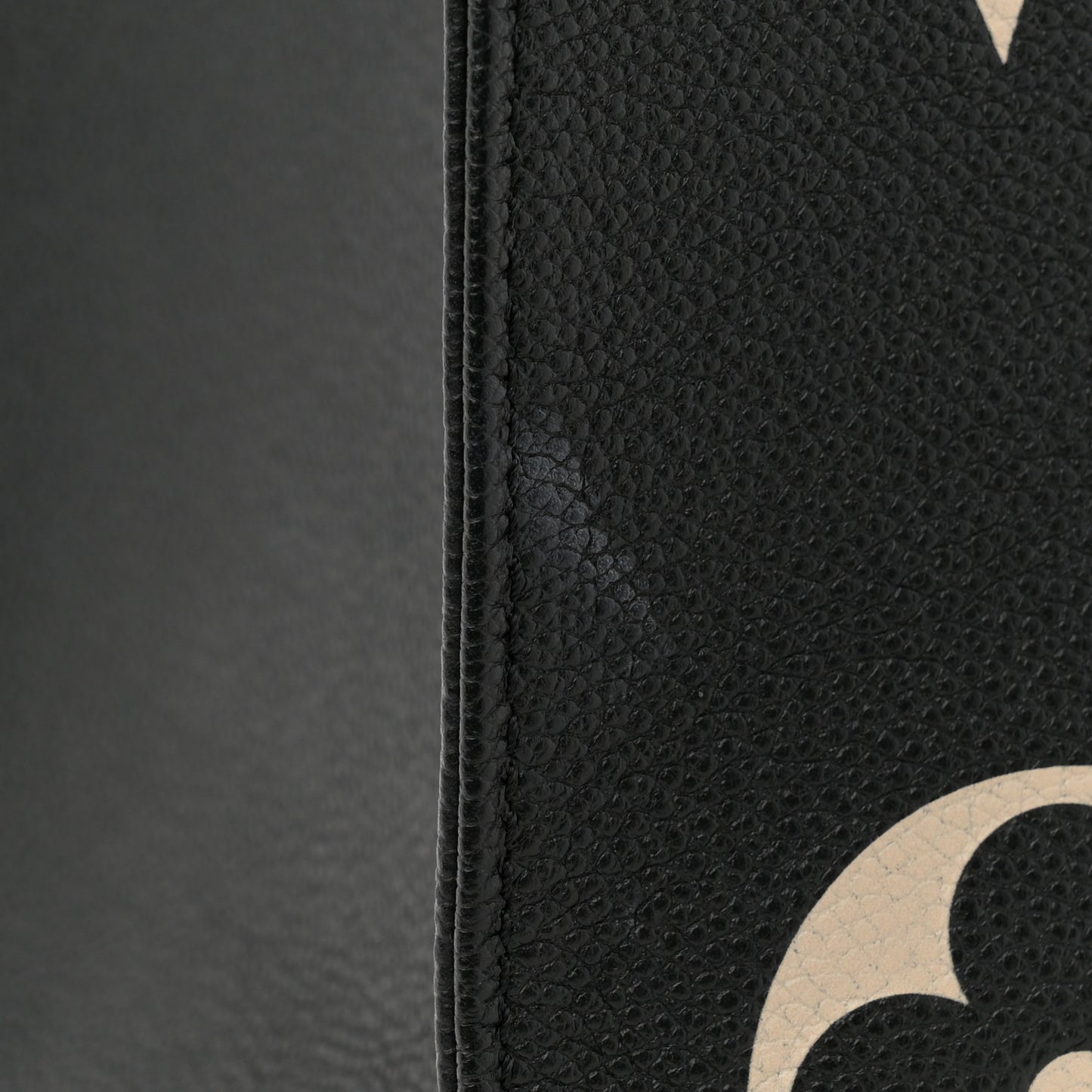 Empreinte Monogram Giant Onthego MM Black Beige