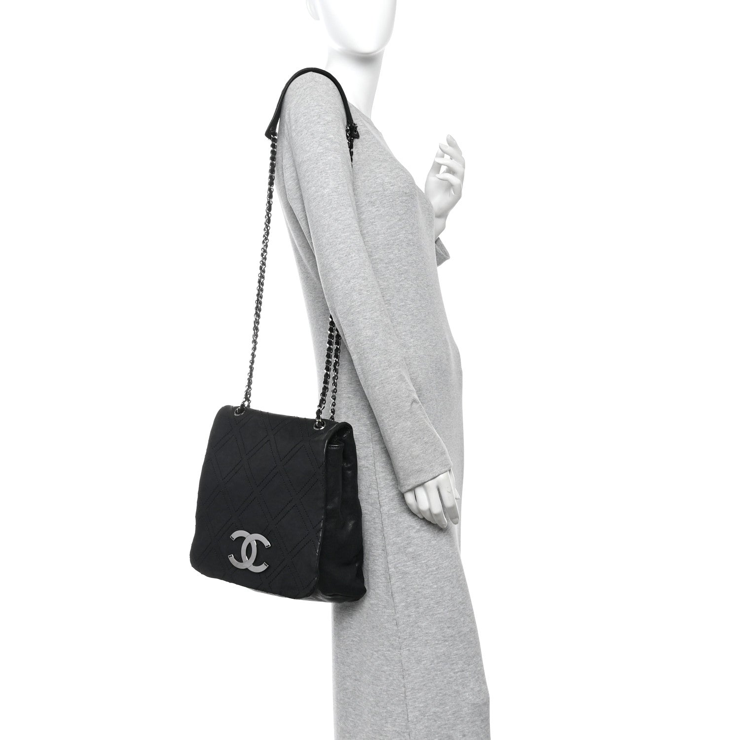 Chanel Calfskin Diamond Stitch Large Messenger Black 2 of 15