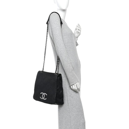 Chanel Calfskin Diamond Stitch Large Messenger Black 2 of 15
