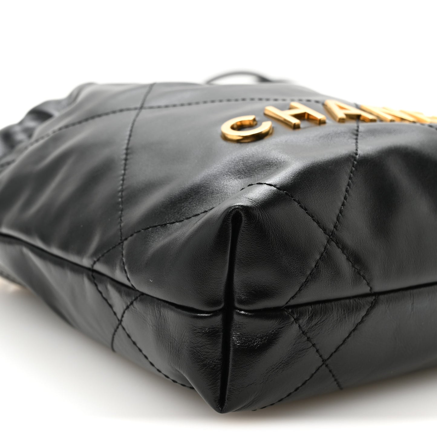 Shiny Calfskin Quilted Pearl CC Chain Mini Chanel 22 Black