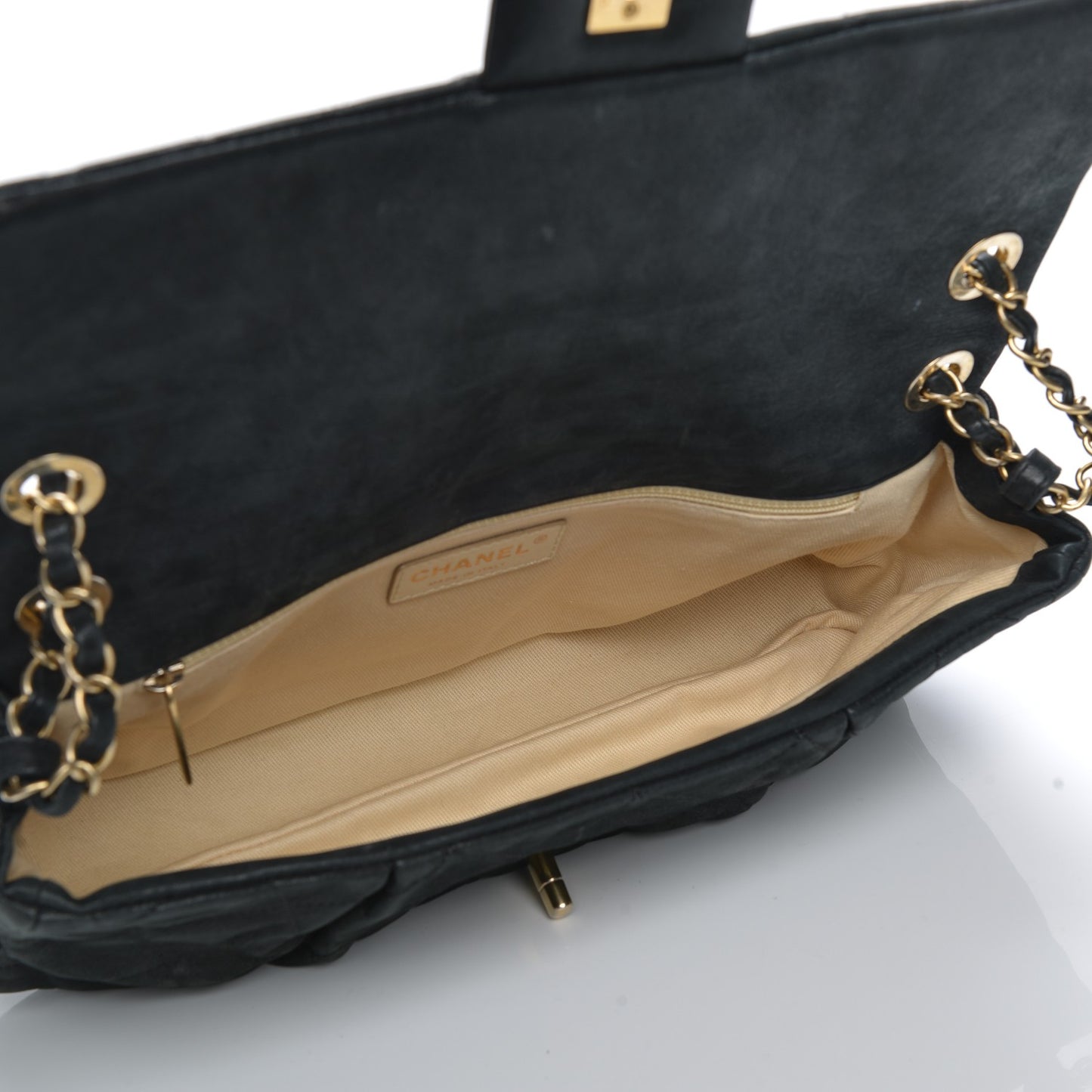 Iridescent Calfskin Large Chic Quilt Flap Black