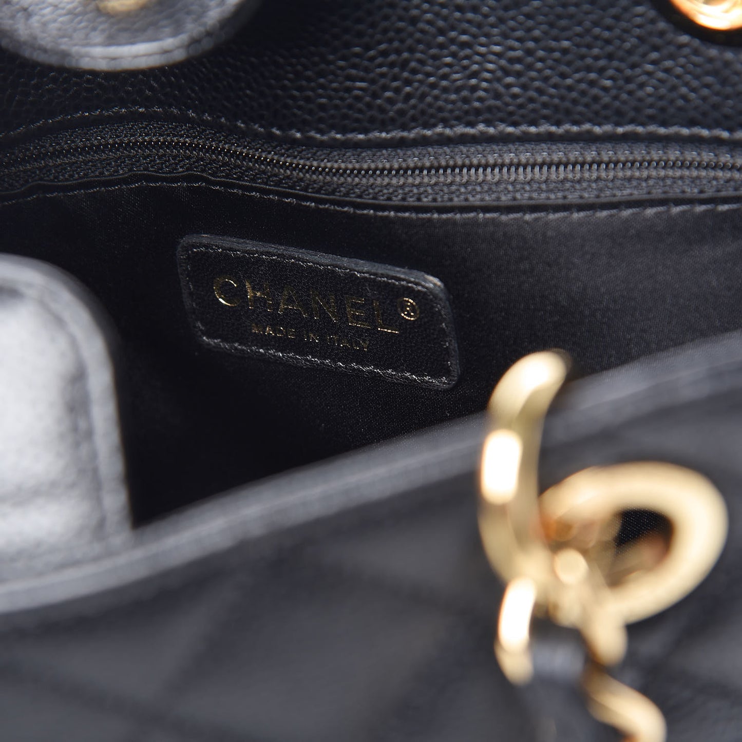 Caviar Quilted Petit Shopping Tote PST Black