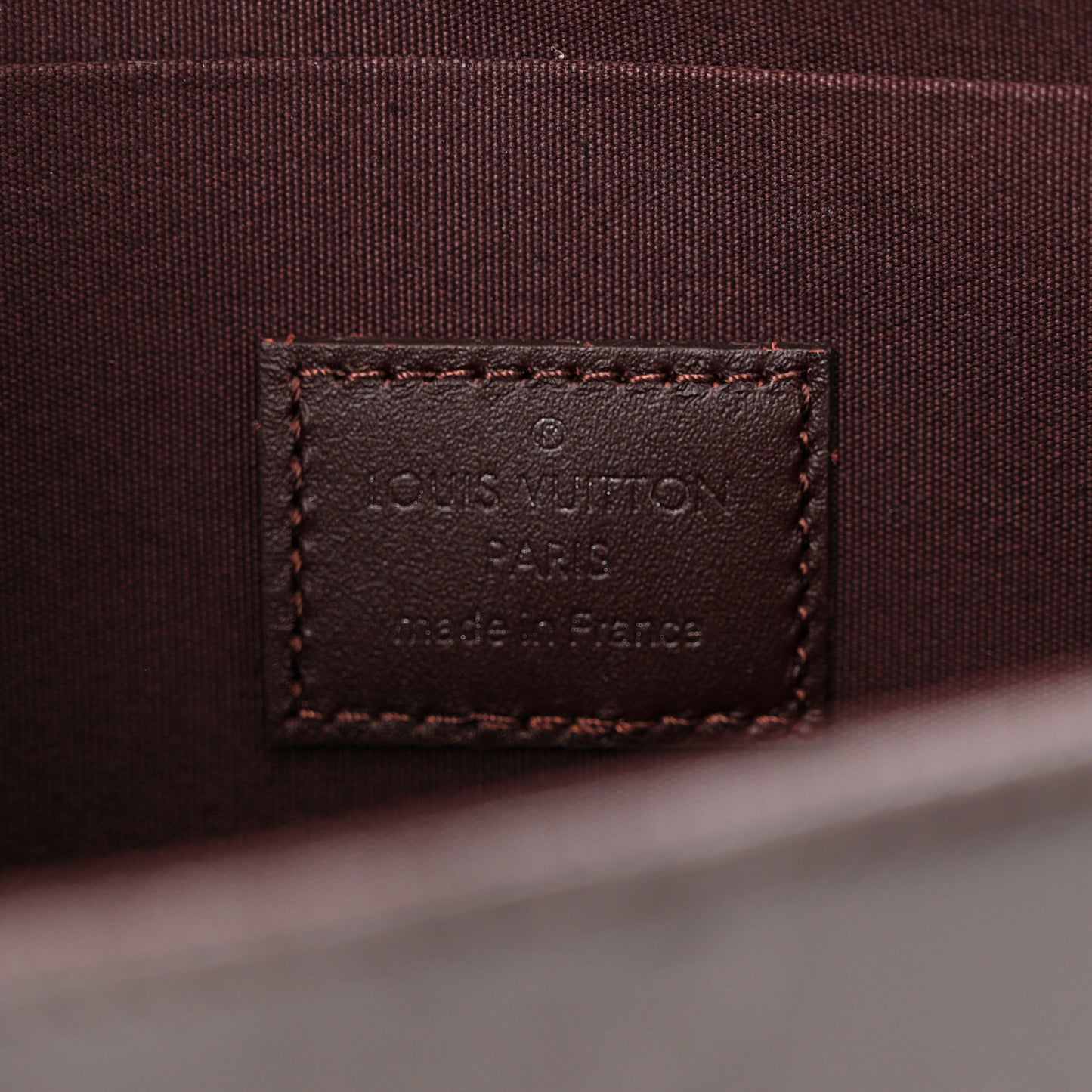 Vernis Pochette Felicie Chain Wallet Amarante