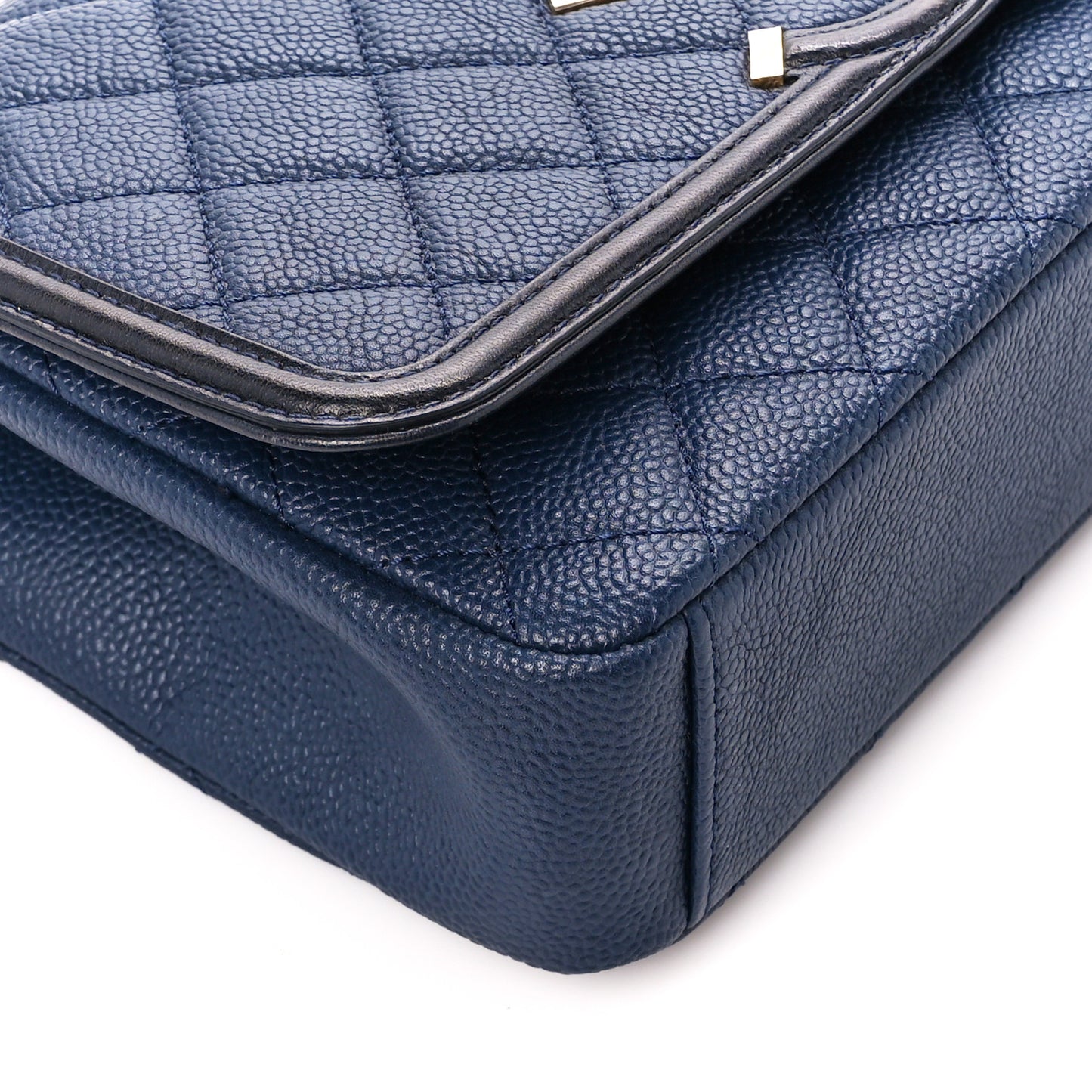 Caviar Quilted Medium CC Filigree Flap Navy Black