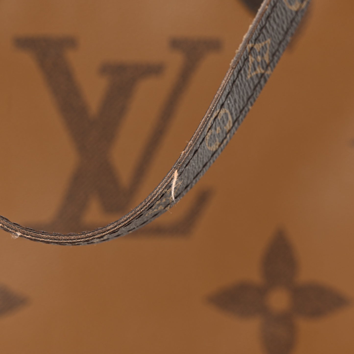 Reverse Monogram Giant Onthego MM
