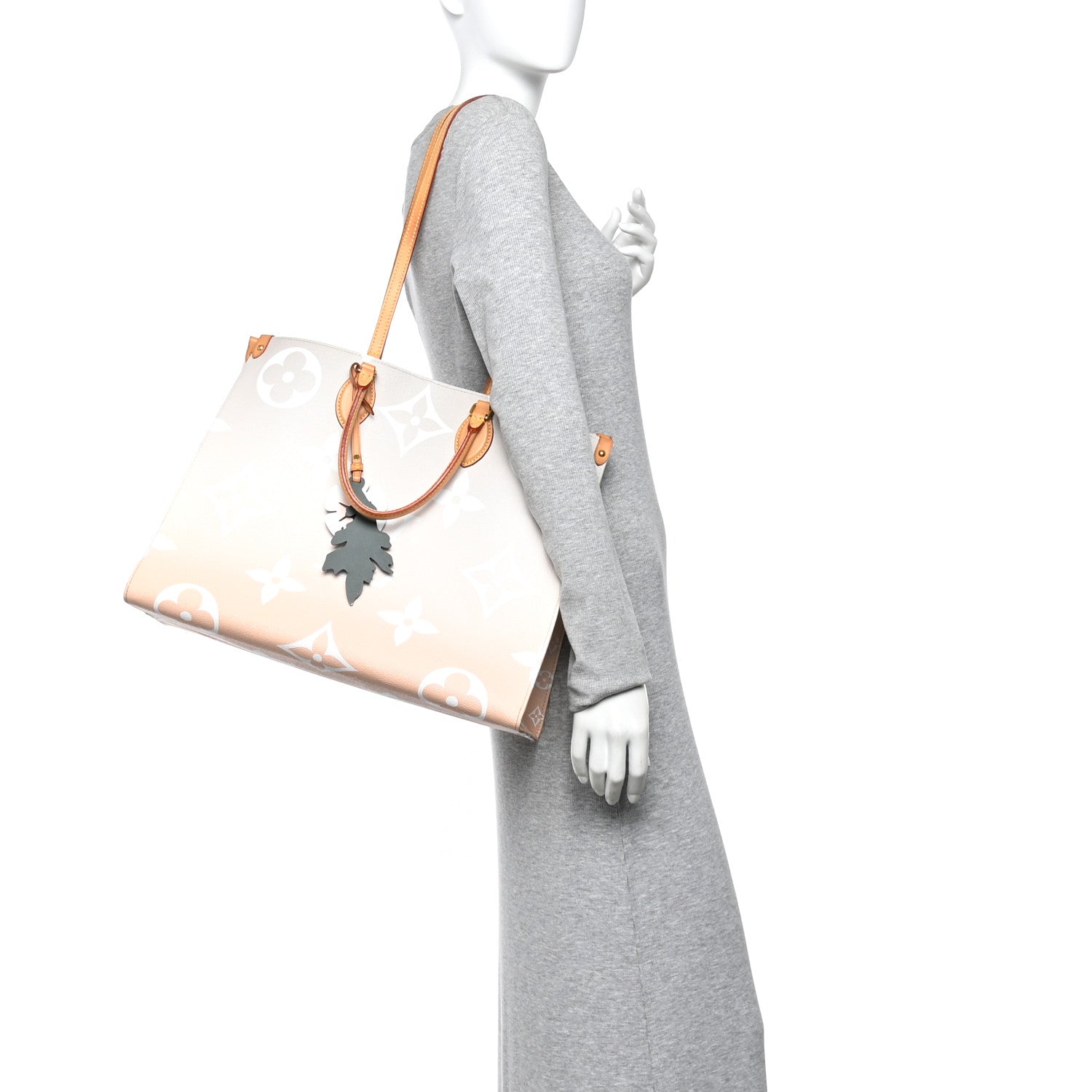 Louis Vuitton Monogram Giant By The Pool Onthego GM Brume 2 of 14