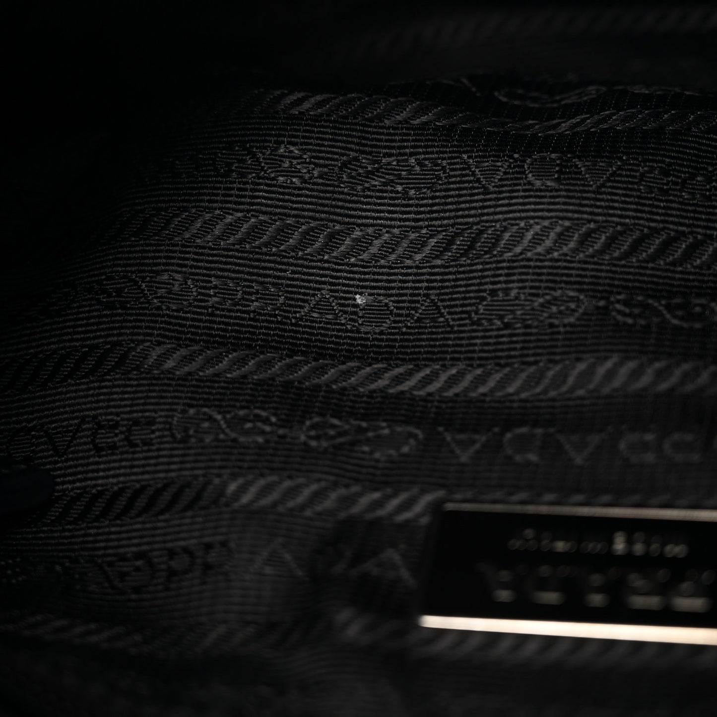 Nylon Vela Messenger Black