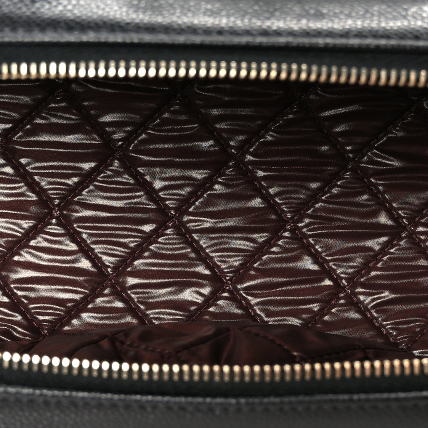 Caviar Quilted Toiletry Case With Chain Black