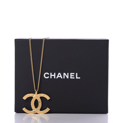 Chanel Metal CC Paris Button Necklace Gold 5 of 5