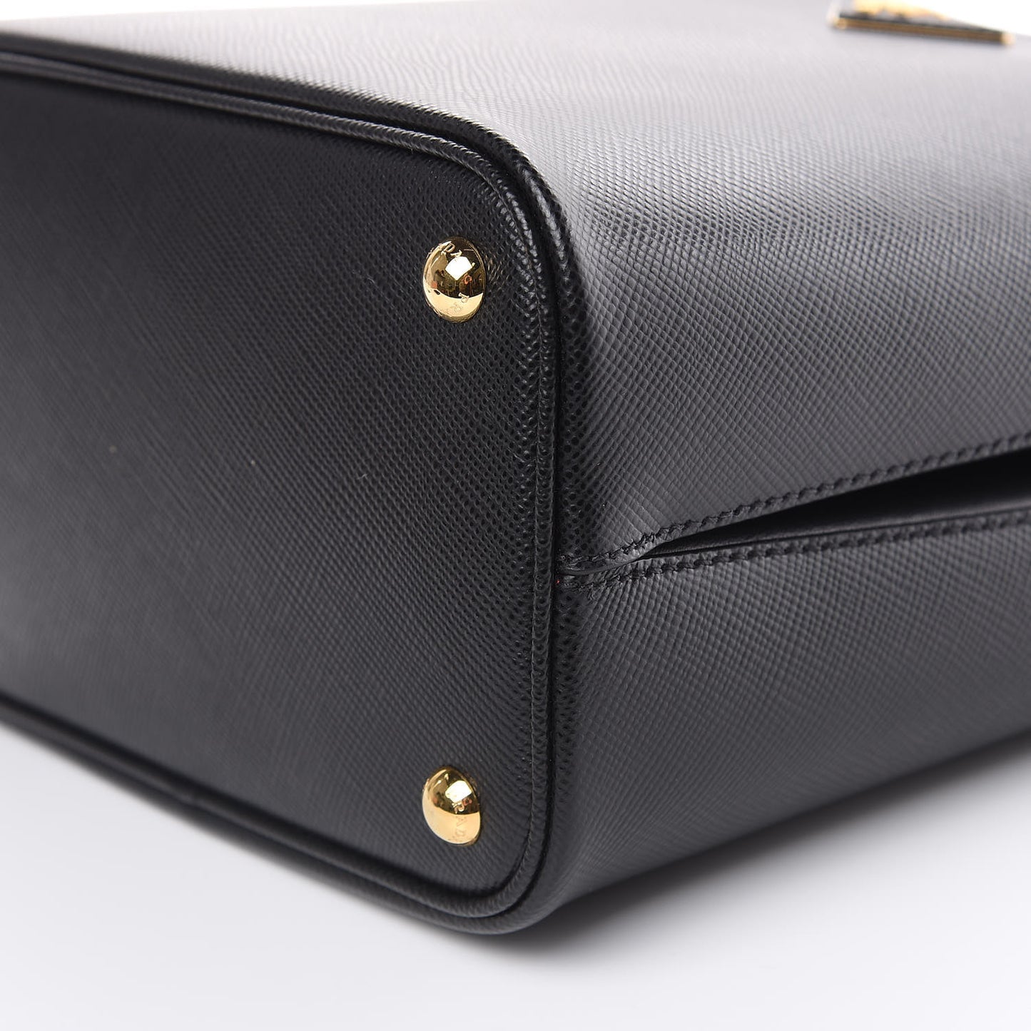 Saffiano Cuir Medium Panier Bucket Bag Black Fuoco