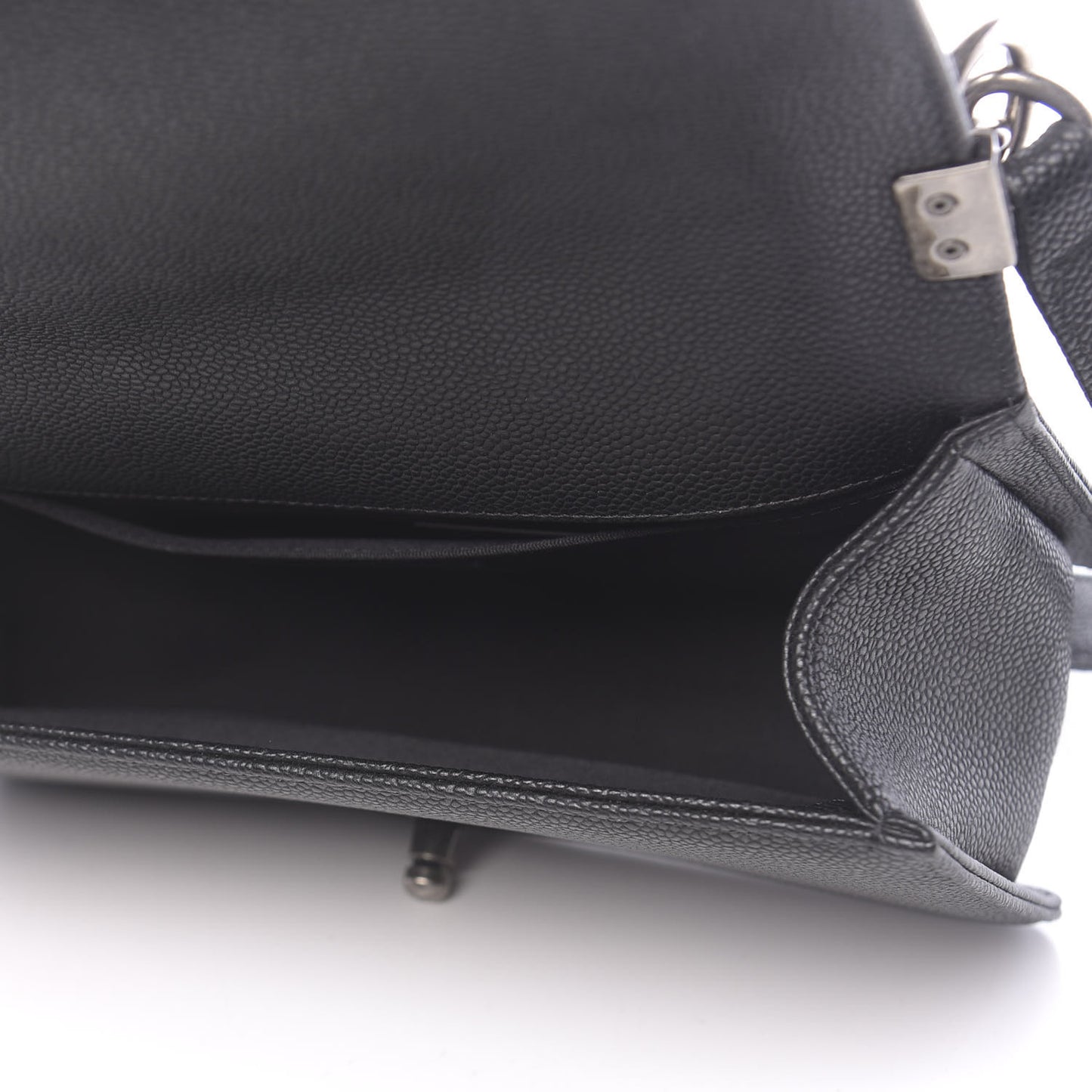 Caviar Quilted Medium Boy Flap Black