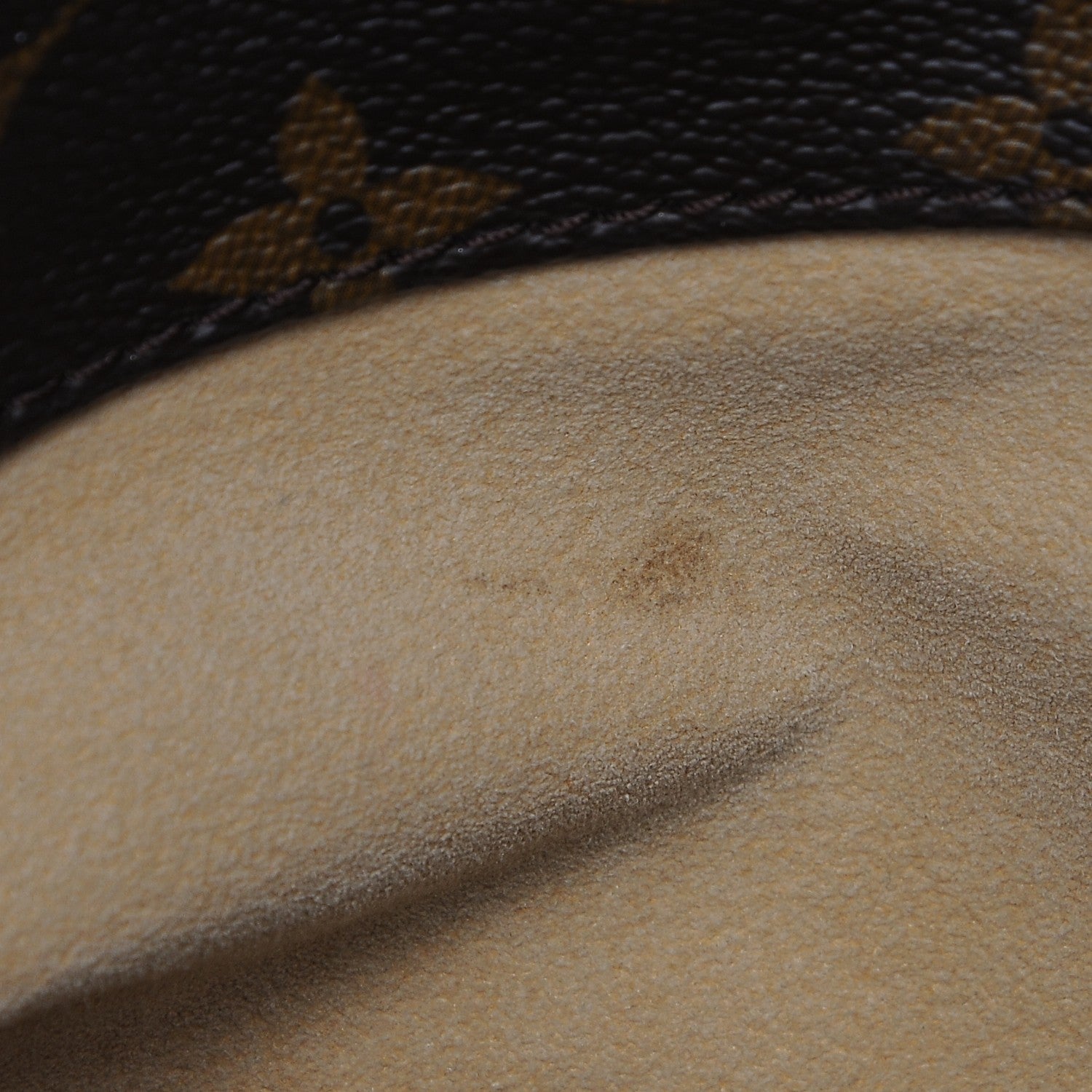 Louis Vuitton Monogram Artsy MM 9 of 10