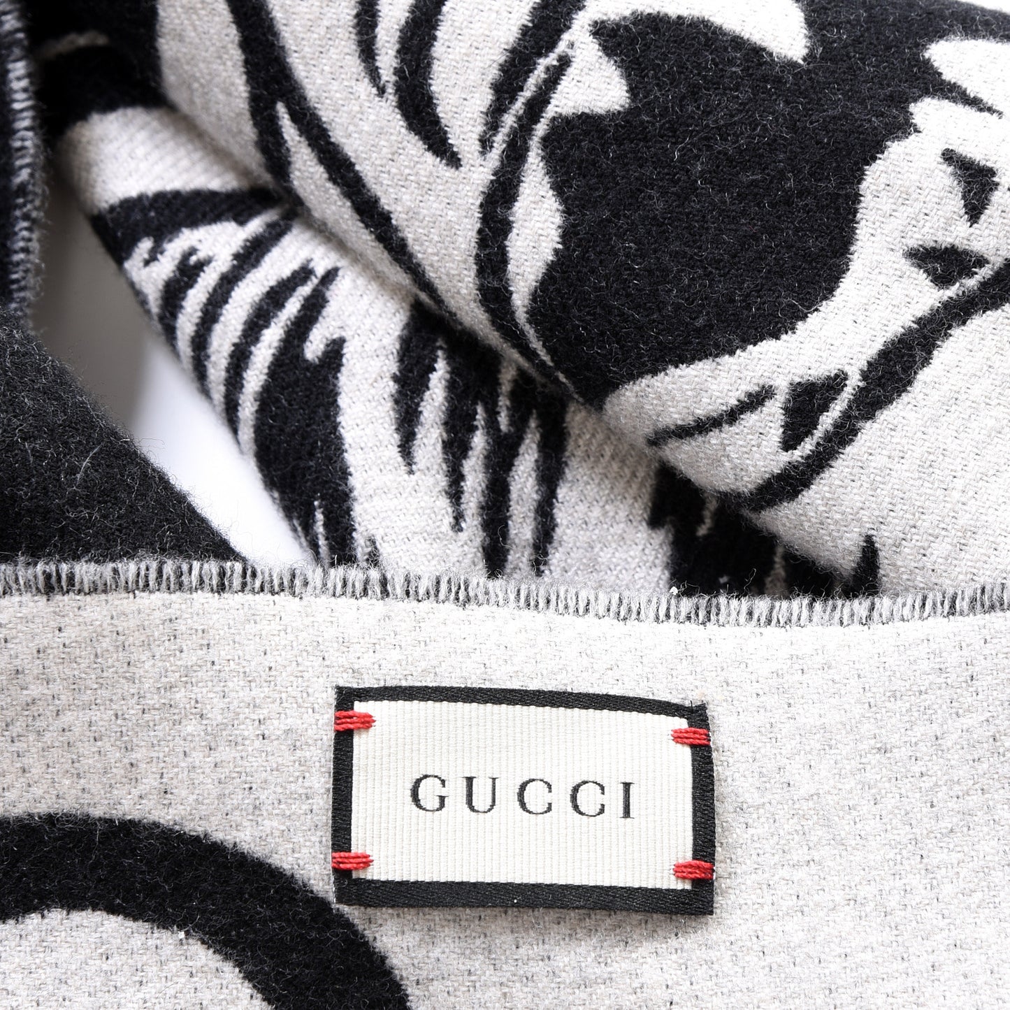 Wool Knit Wolf Scarf Black