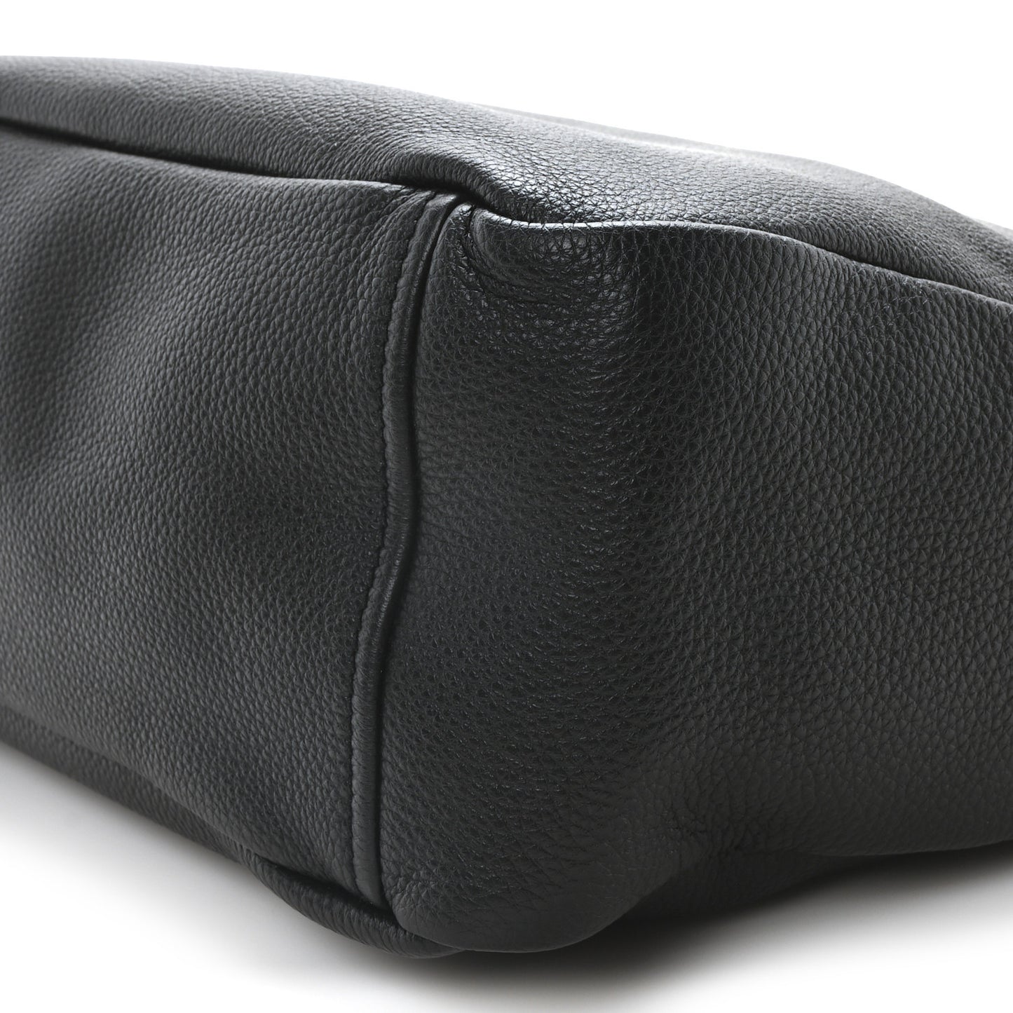 Vitello Daino Medium Messenger Bag Black