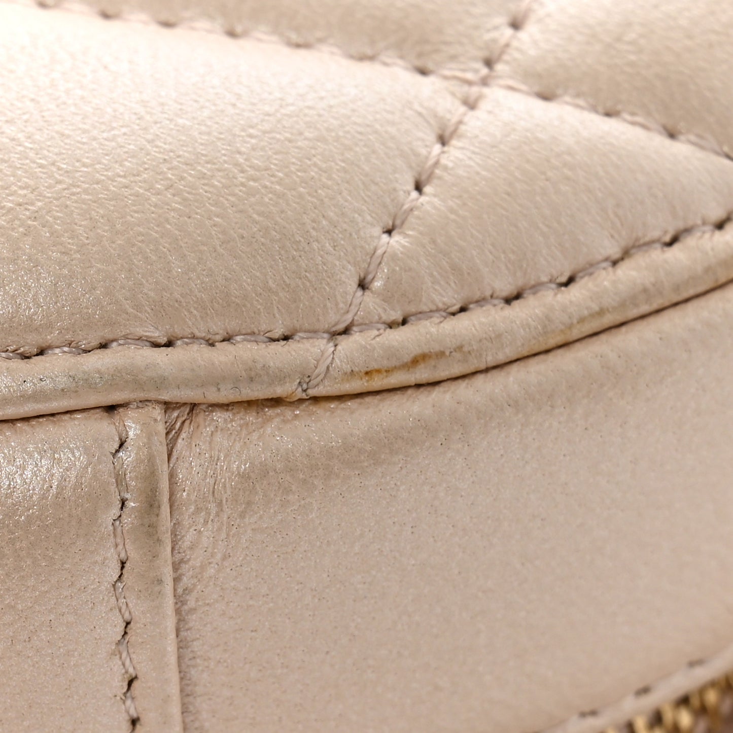 Iridescent Lambskin Quilted Pearl Round Clutch With Chain Light Beige