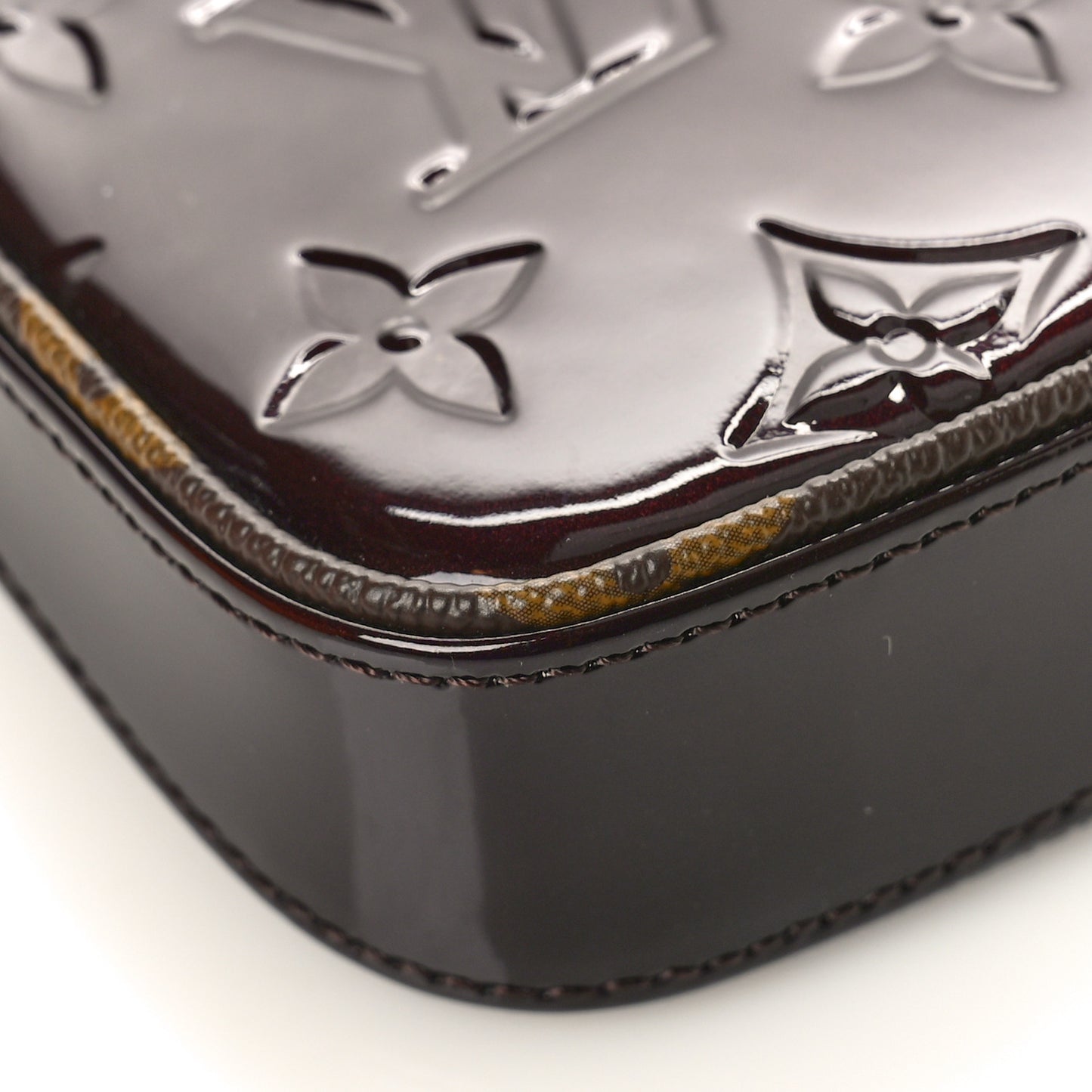LOUIS VUITTON Vernis Monogram Mini Pochette Accessories Amarante
