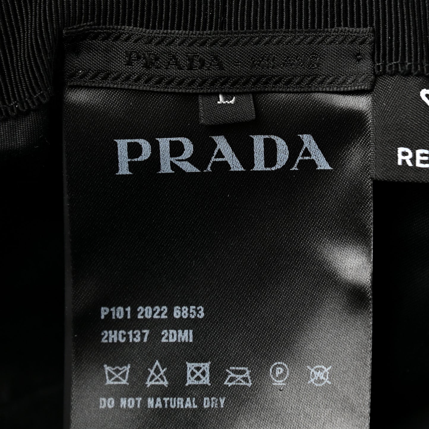 Re-Nylon Metal Triangle Logo Mens Bucket Hat L Black