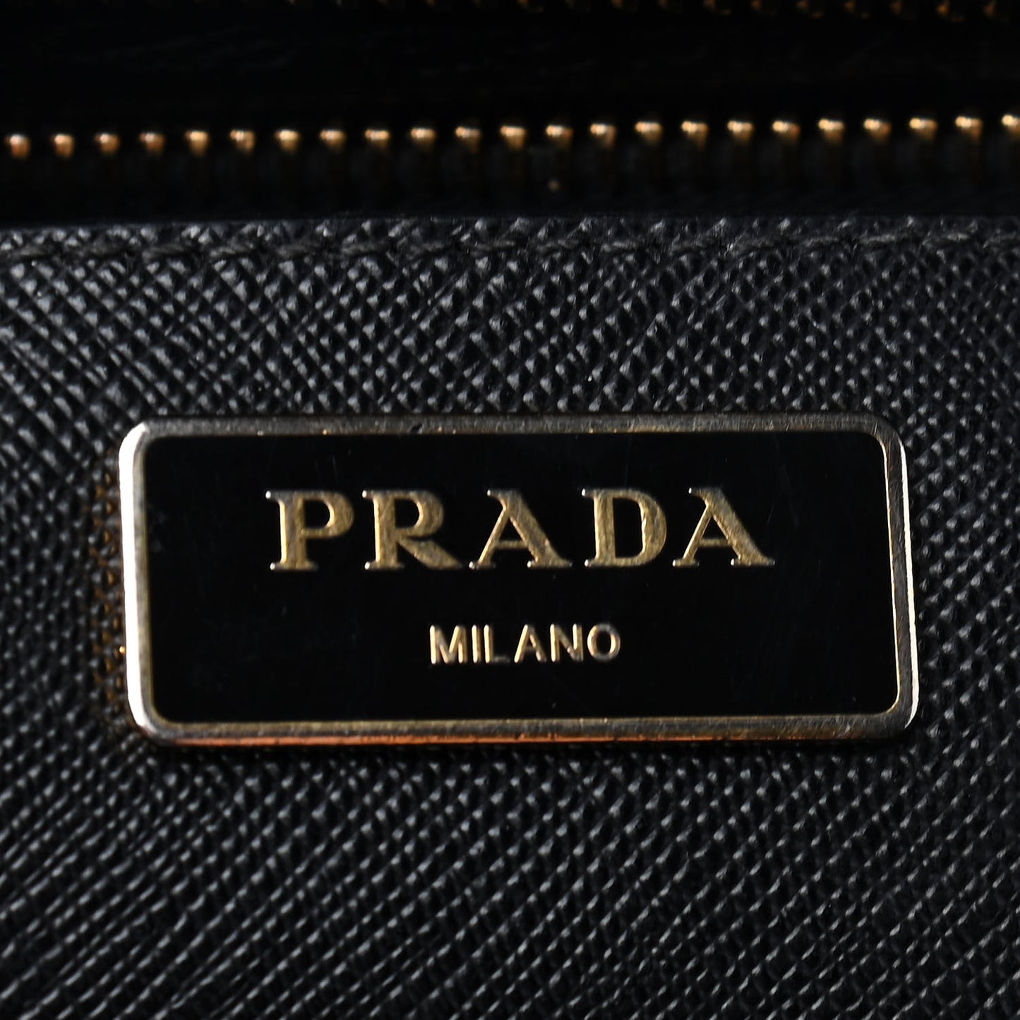 Saffiano Medium Galleria Double Zip Tote Black