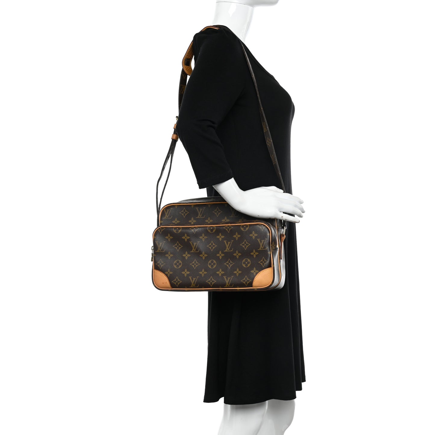 LOUIS VUITTON Monogram Nil 28