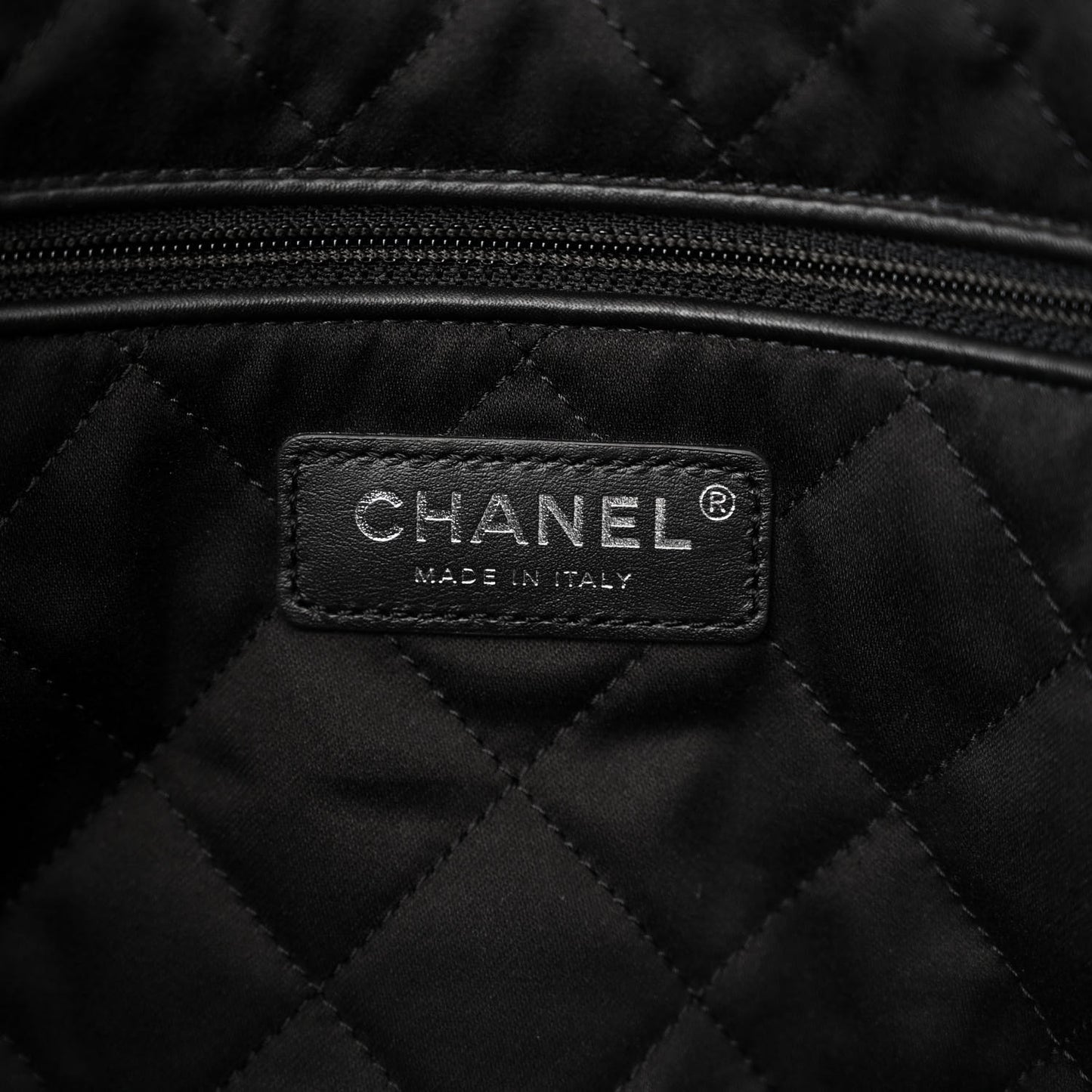 Shiny Calfskin Quilted Small Chanel 22 So Black