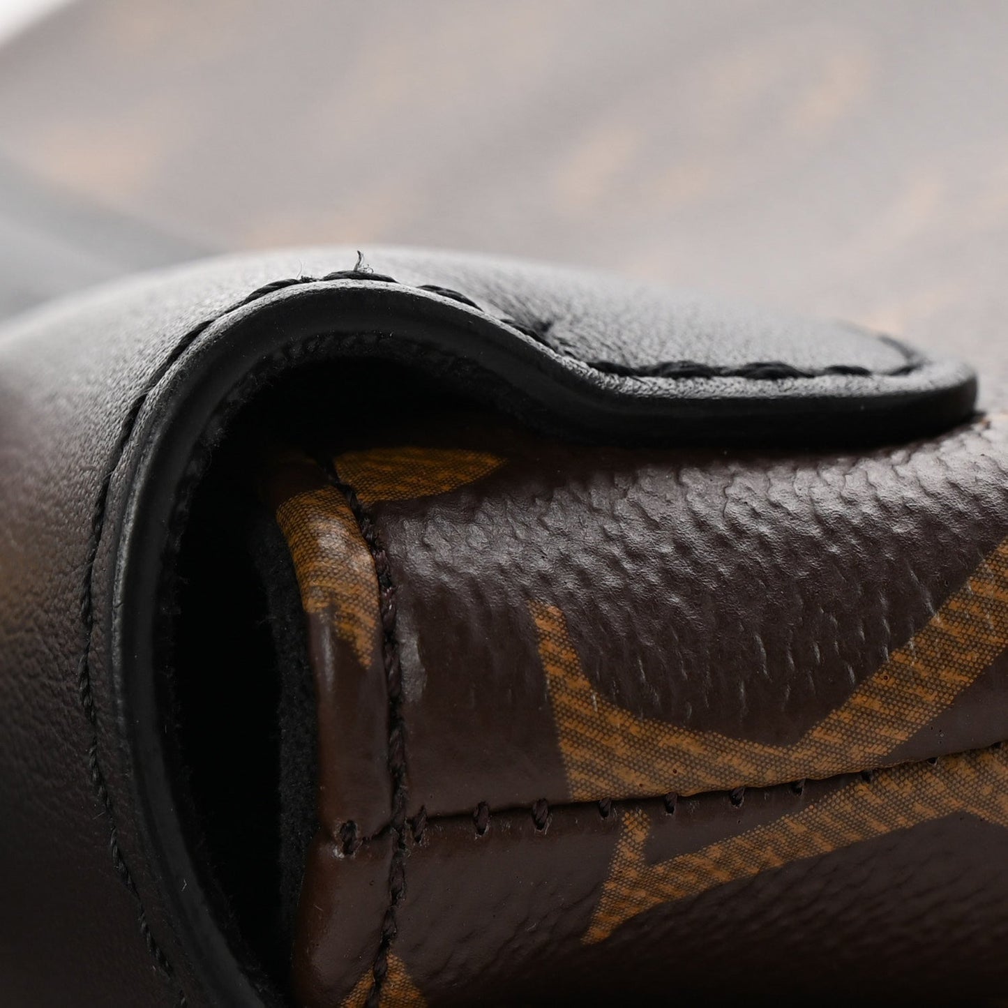 Monogram Locky BB Black