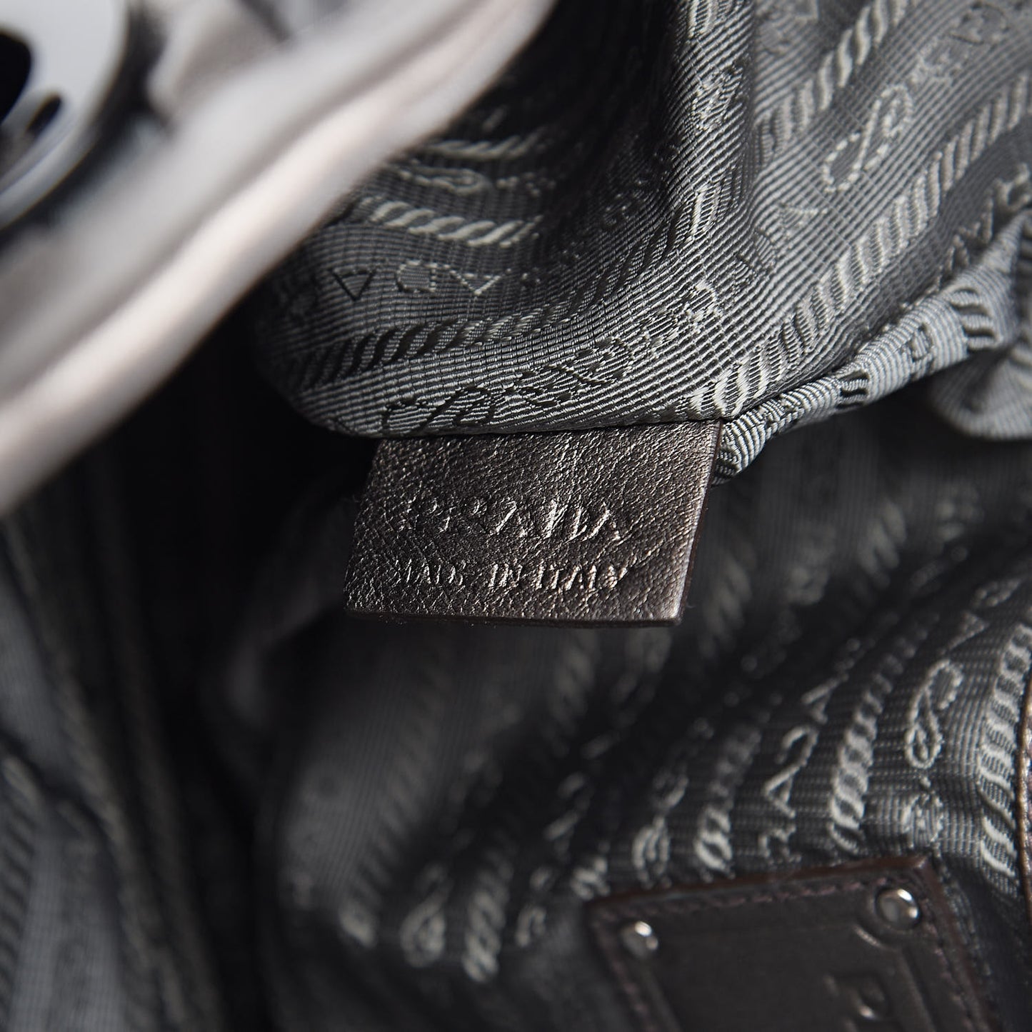 Metallic Nappa Tessuto Nylon Mordore Stripes Tote Grey