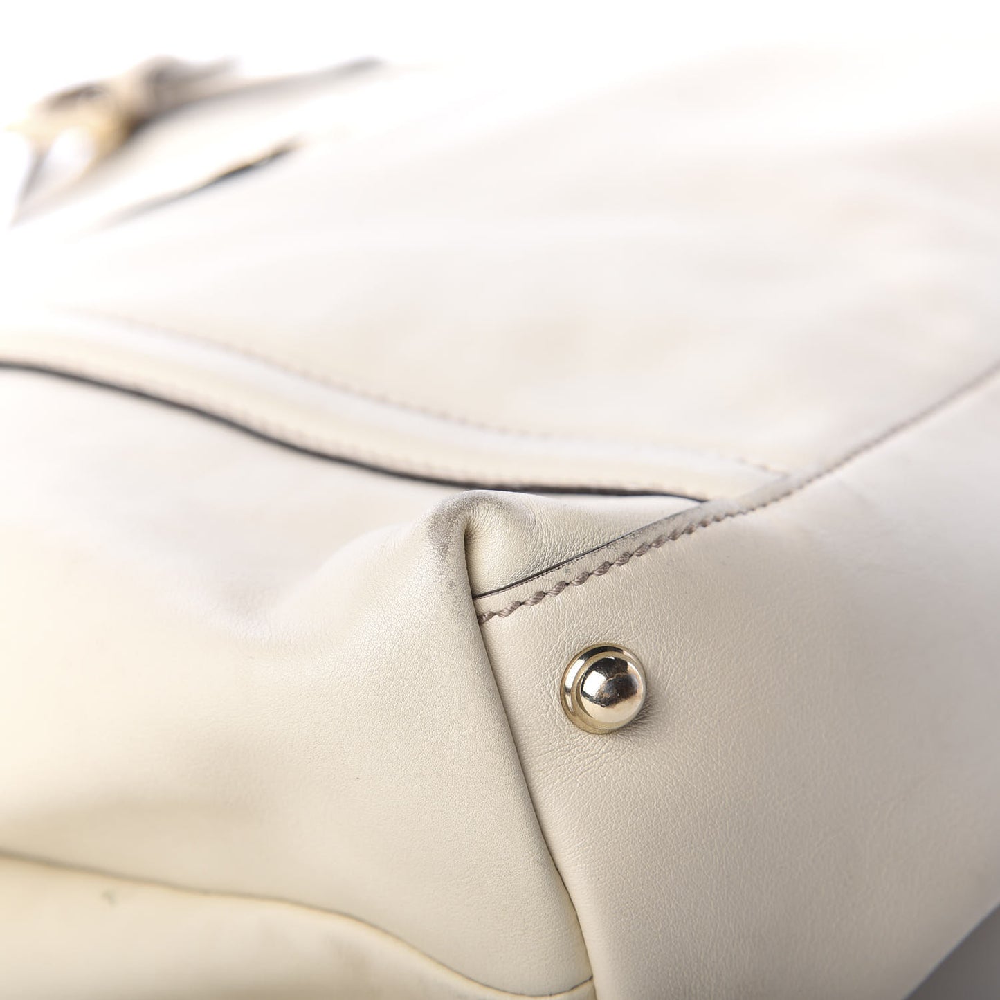 Calfskin Medium Britt Hobo Off White